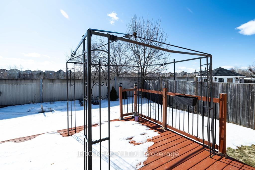 Photo 35 of 62 Masters Green Crescent, Brampton, Snelgrove — HOMEH
