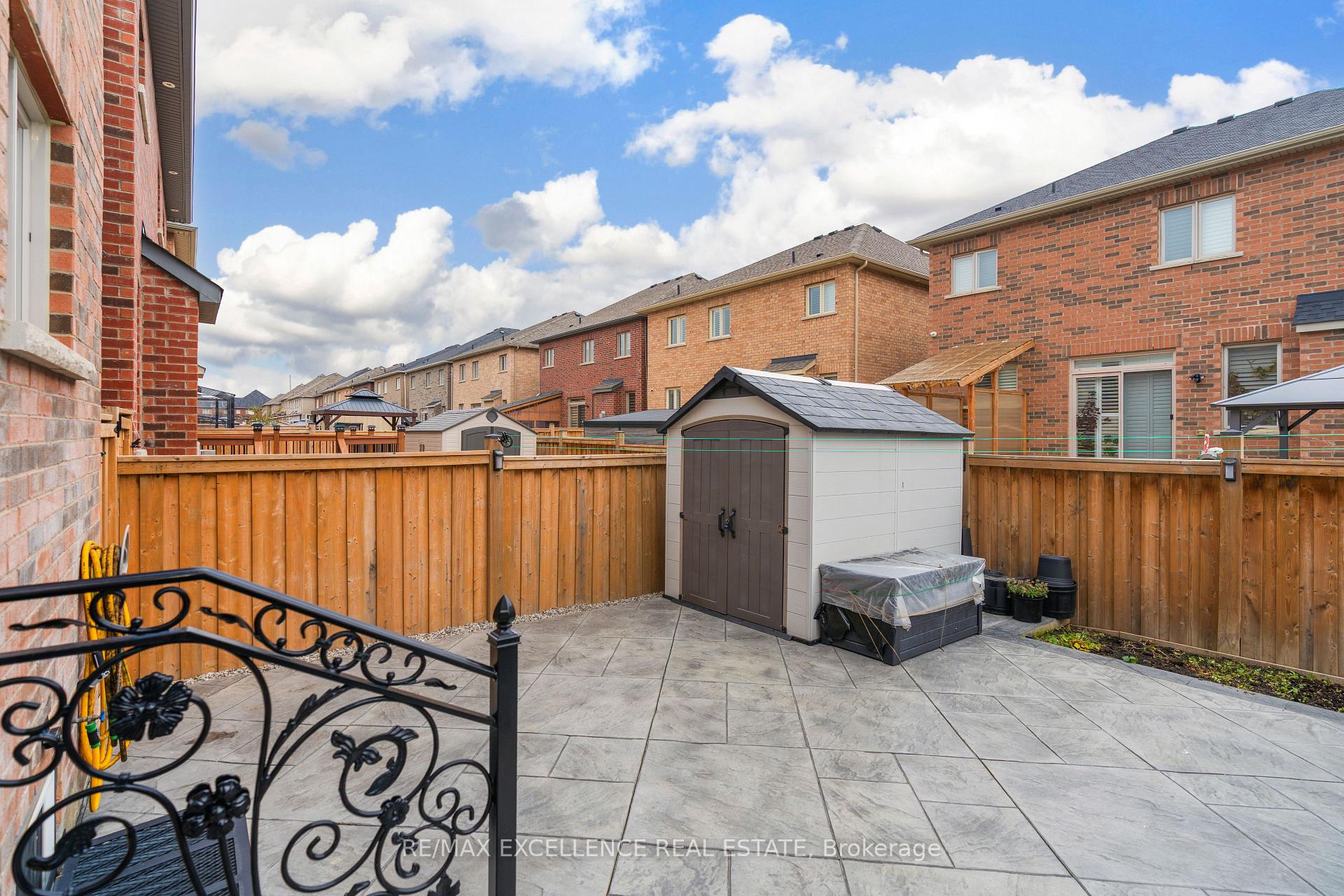 Photo 3 of 97 Folgate Crescent, Brampton, Sandringham-Wellington North — HOMEH
