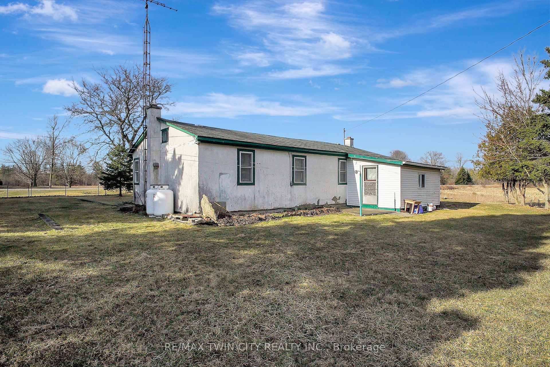 Photo 11 of 950 Highway 8, Hamilton, Rural Flamborough — HOMEH