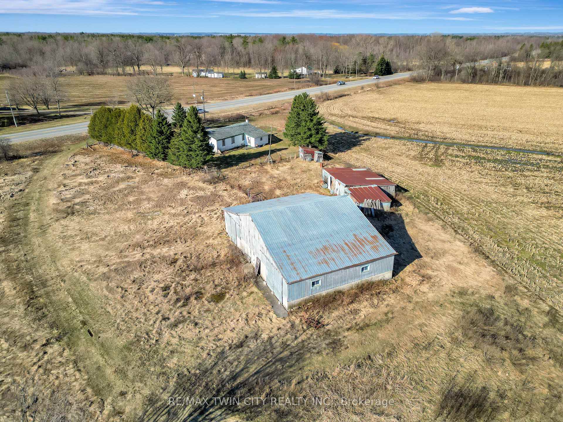 Photo 16 of 950 Highway 8, Hamilton, Rural Flamborough — HOMEH