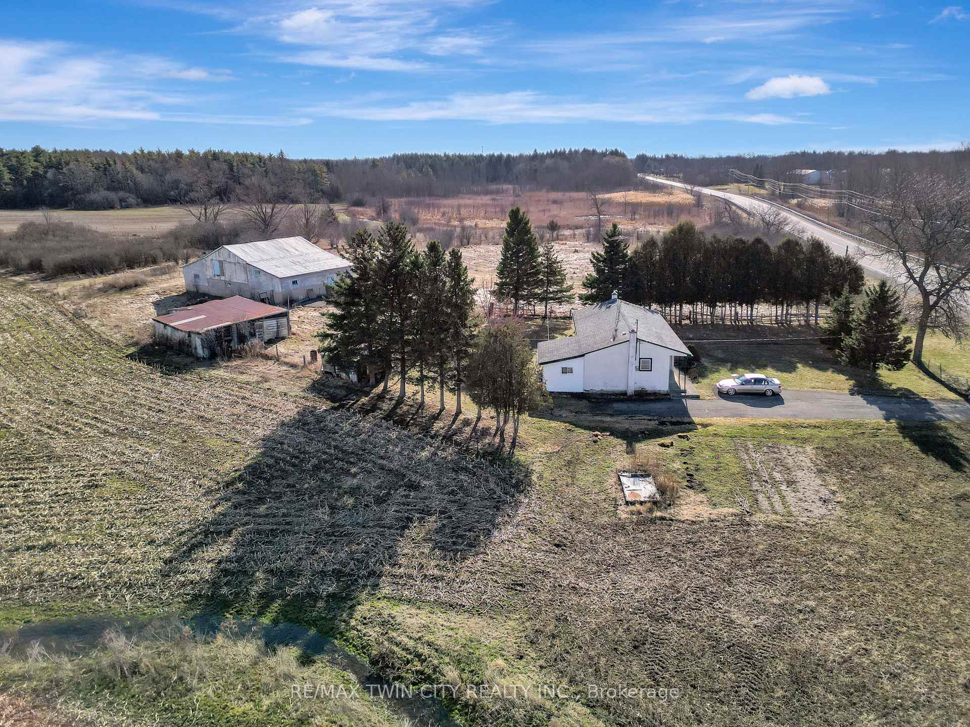 Photo 17 of 950 Highway 8, Hamilton, Rural Flamborough — HOMEH