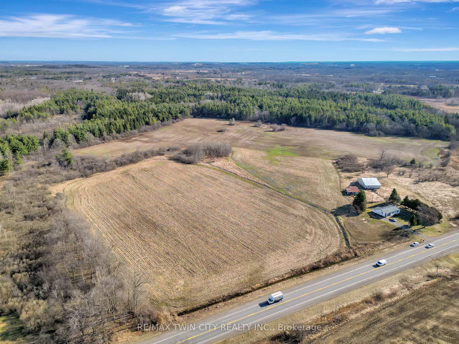 Photo 23 of 950 Highway 8, Hamilton, Rural Flamborough — HOMEH