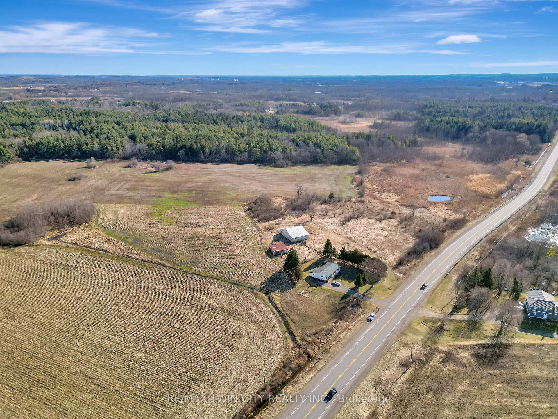 Photo 25 of 950 Highway 8, Hamilton, Rural Flamborough — HOMEH