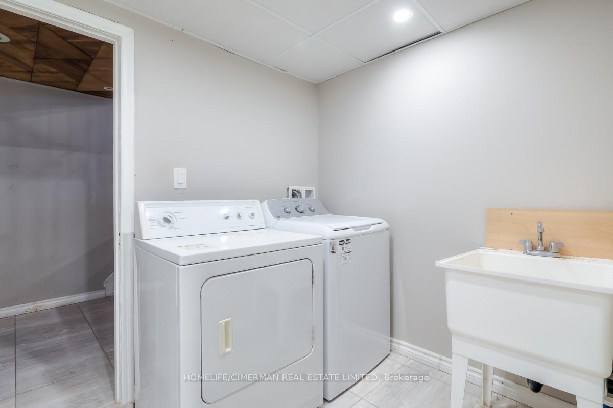 Photo 12 of 21 Huron Court, Aurora, Aurora Heights — HOMEH