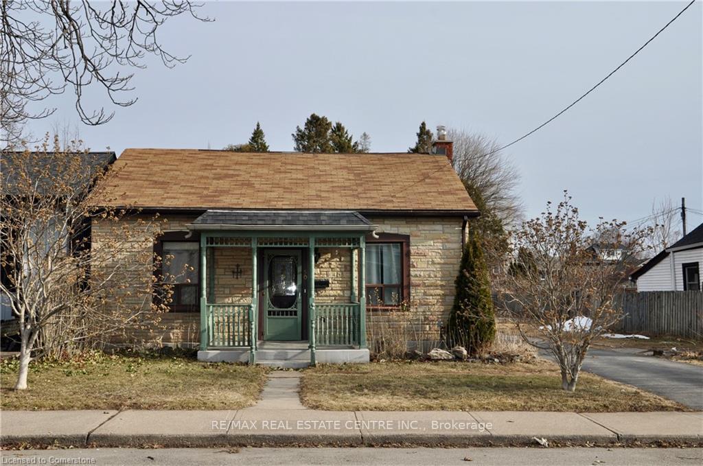 Front of 50 Picton Street W