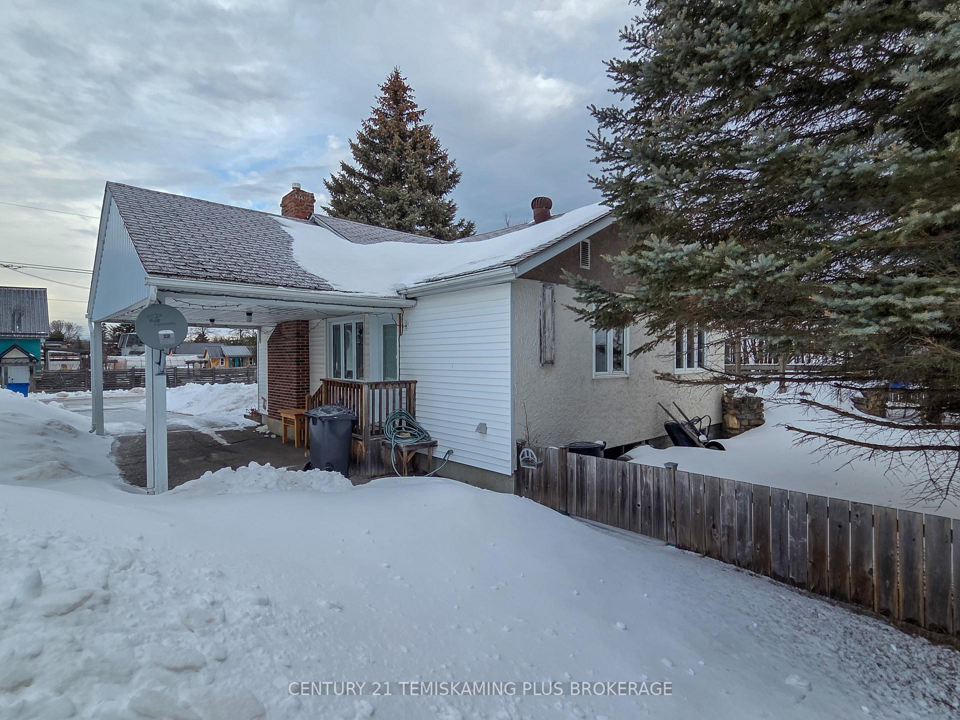 Photo 4 of 56 Sixth Avenue, Englehart — HOMEH
