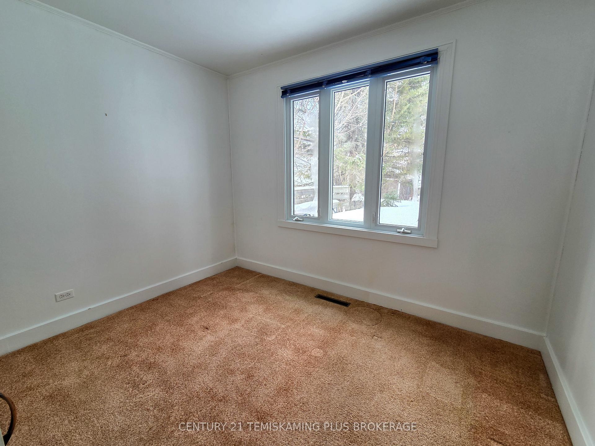 Photo 18 of 56 Sixth Avenue, Englehart — HOMEH