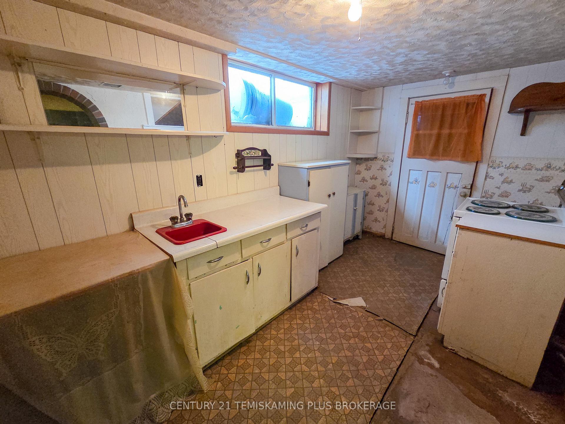 Photo 29 of 56 Sixth Avenue, Englehart — HOMEH