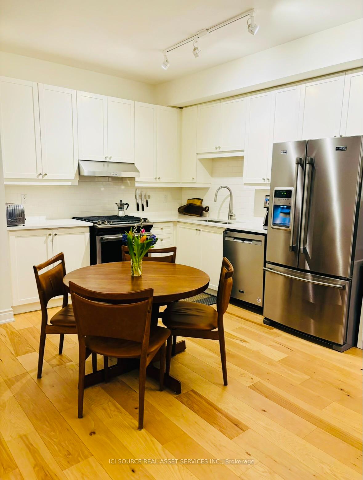 Photo 3 of Unit 4, 120 Beddoe Drive, Hamilton, Chedoke Park — HOMEH