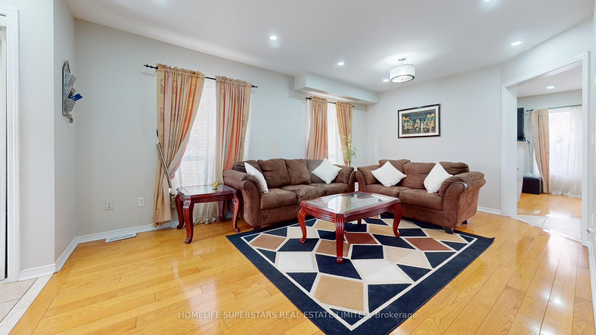 Photo 3 of 167 Toba Crescent, Brampton, Heart Lake East — HOMEH