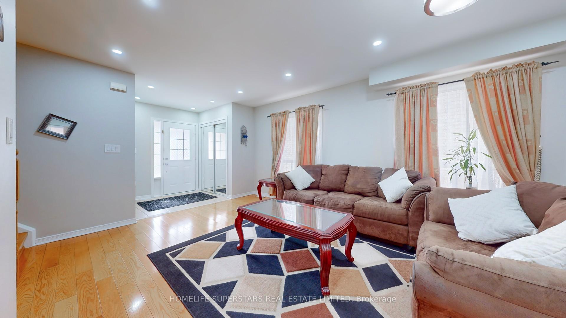Photo 4 of 167 Toba Crescent, Brampton, Heart Lake East — HOMEH