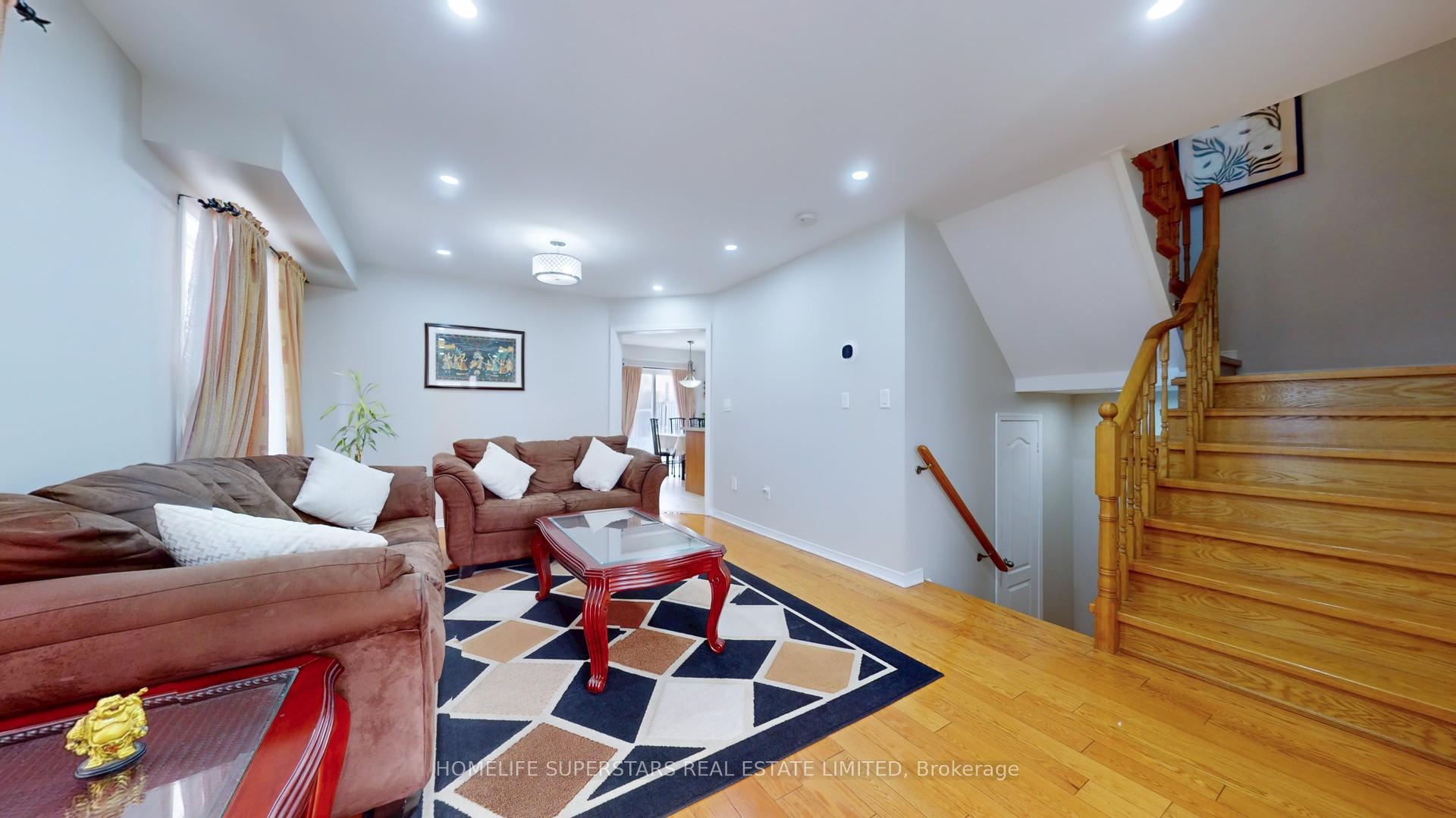 Photo 5 of 167 Toba Crescent, Brampton, Heart Lake East — HOMEH