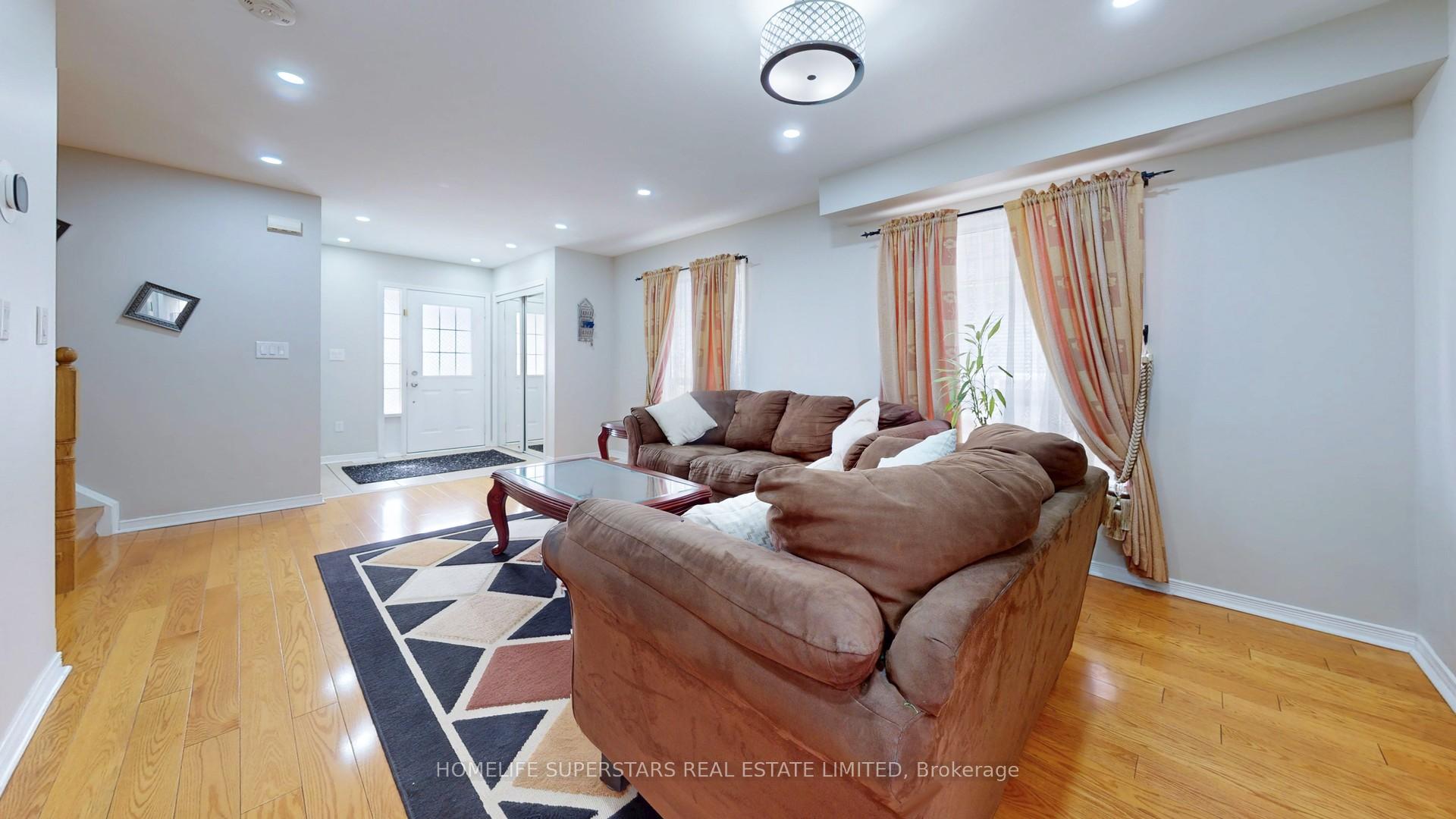 Photo 7 of 167 Toba Crescent, Brampton, Heart Lake East — HOMEH