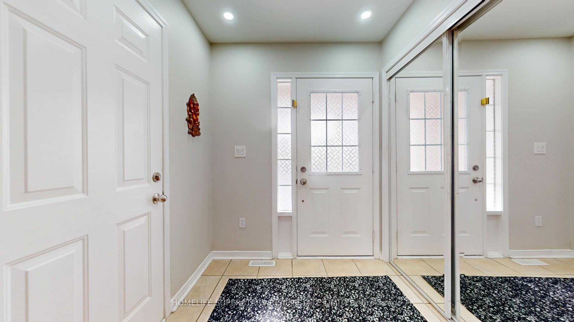 Photo 8 of 167 Toba Crescent, Brampton, Heart Lake East — HOMEH