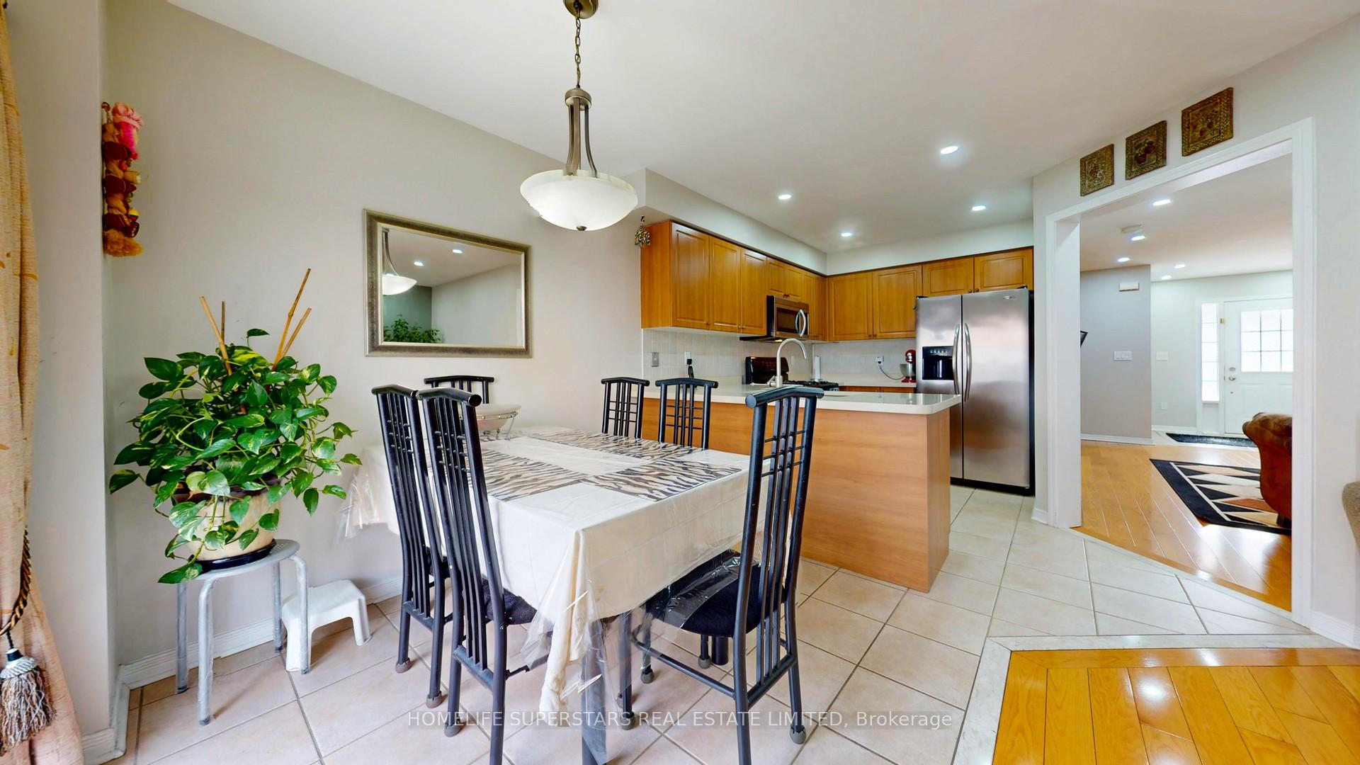 Photo 10 of 167 Toba Crescent, Brampton, Heart Lake East — HOMEH