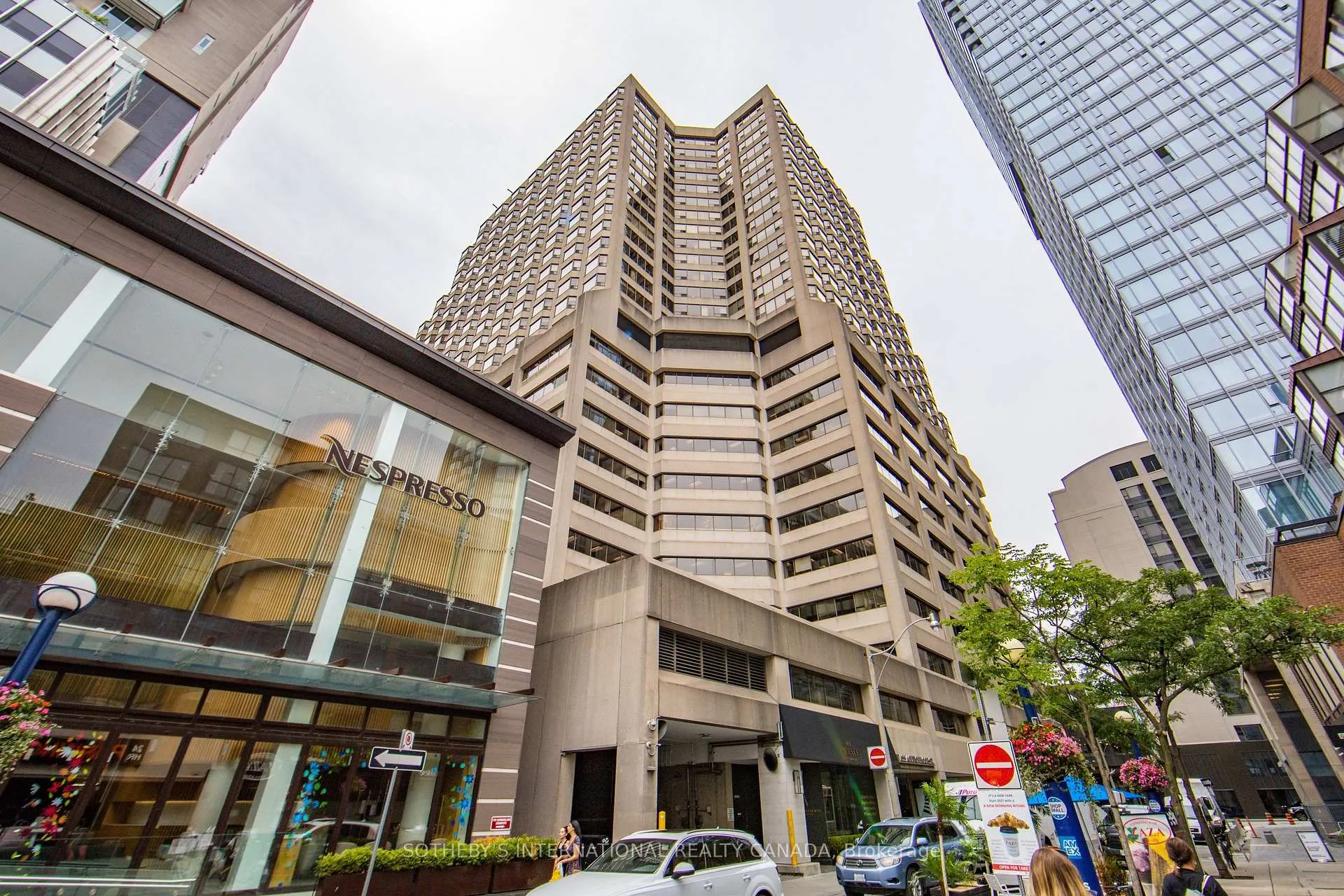 Photo 2 of Unit 1502, 175 Cumberland Street, Toronto, The Annex — HOMEH