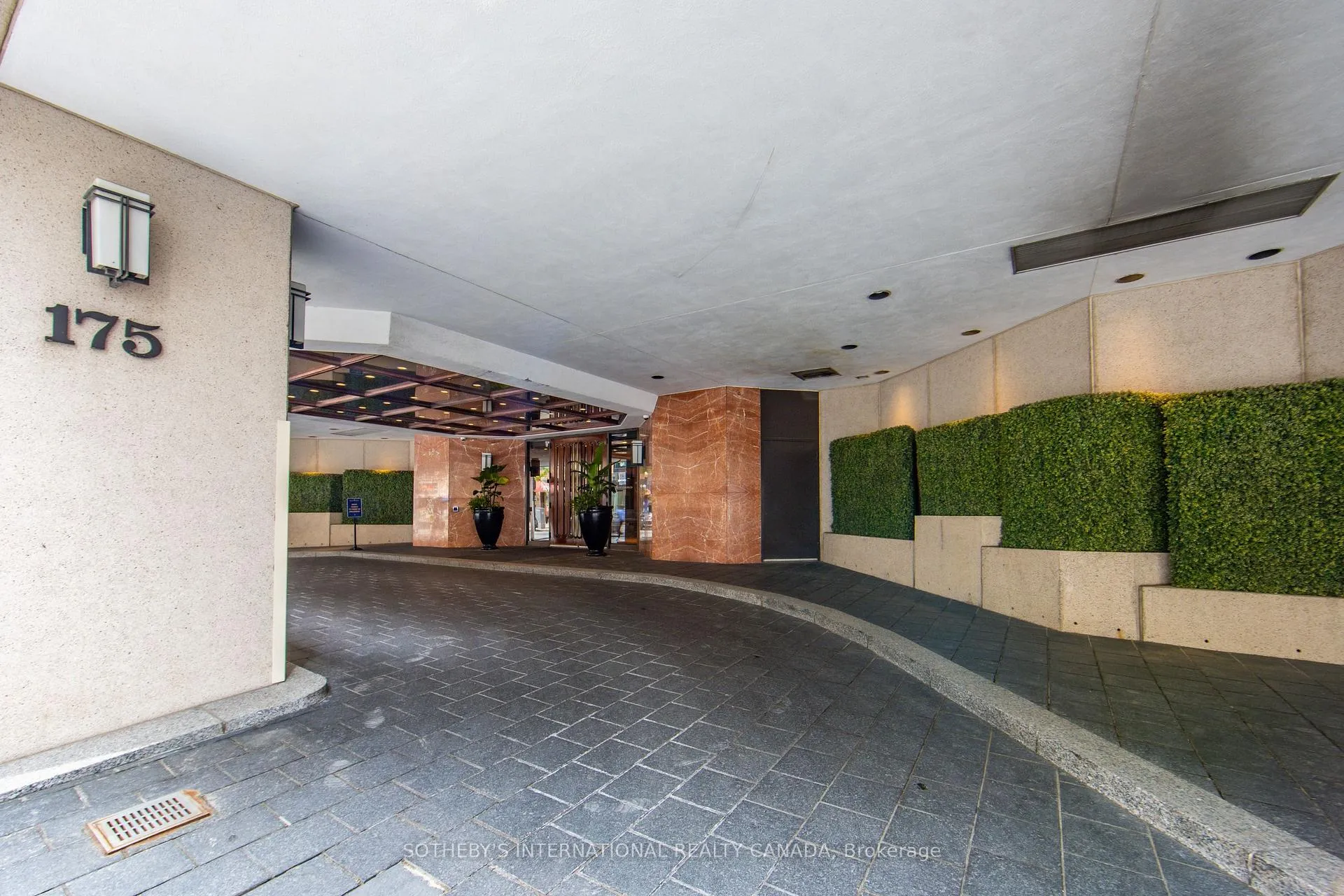 Photo 3 of Unit 1502, 175 Cumberland Street, Toronto, The Annex — HOMEH