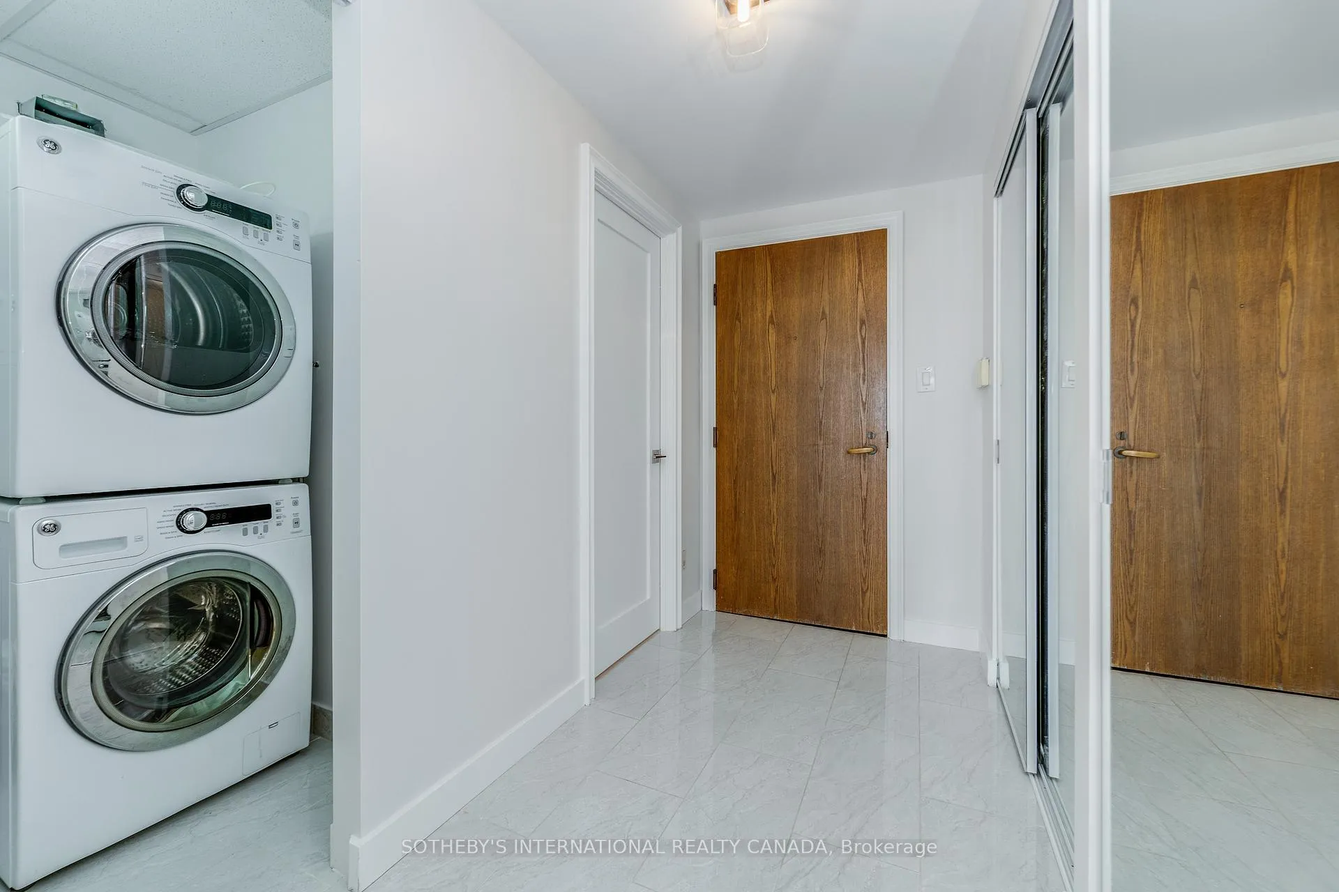 Photo 6 of Unit 1502, 175 Cumberland Street, Toronto, The Annex — HOMEH