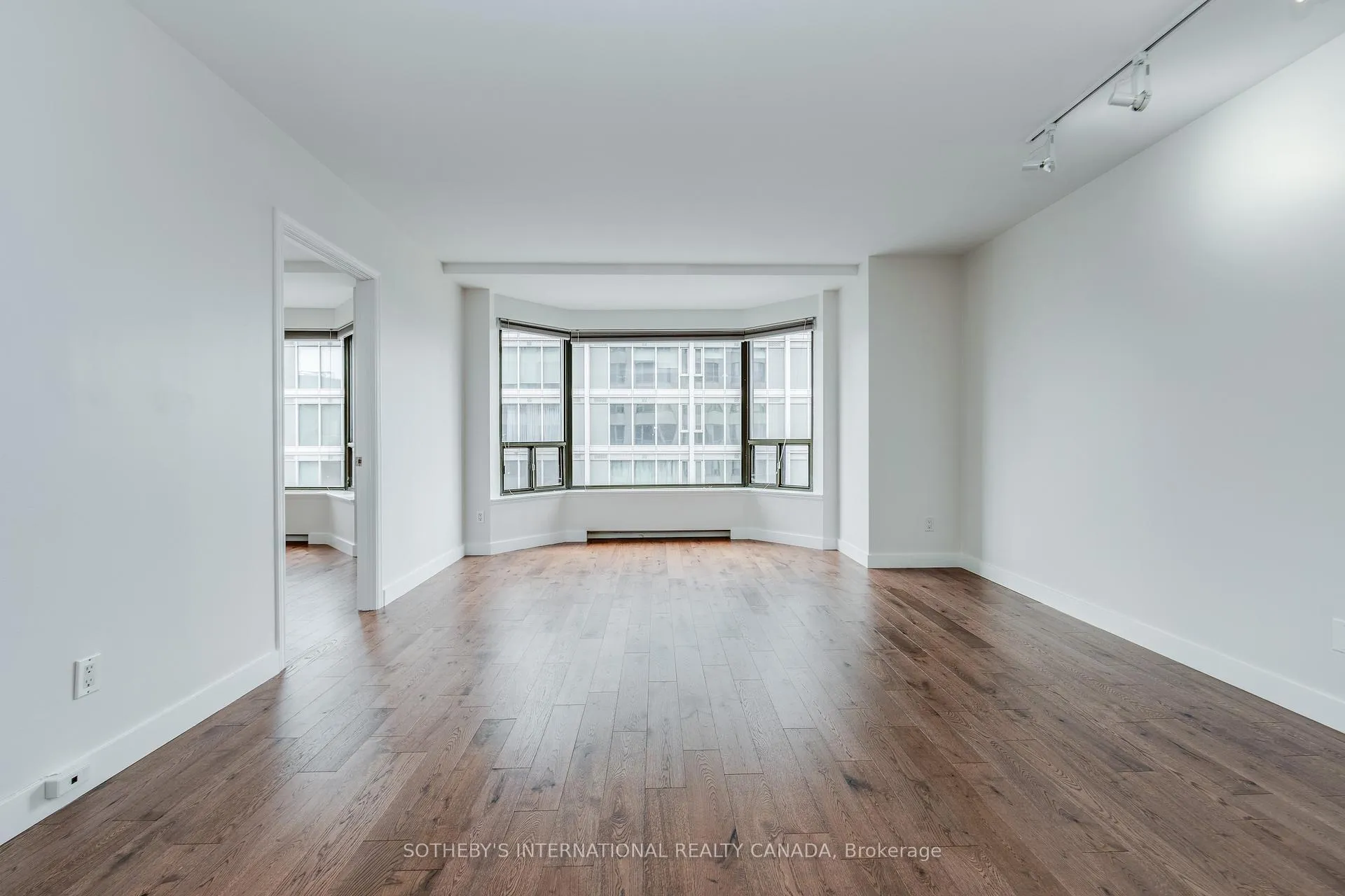 Photo 11 of Unit 1502, 175 Cumberland Street, Toronto, The Annex — HOMEH