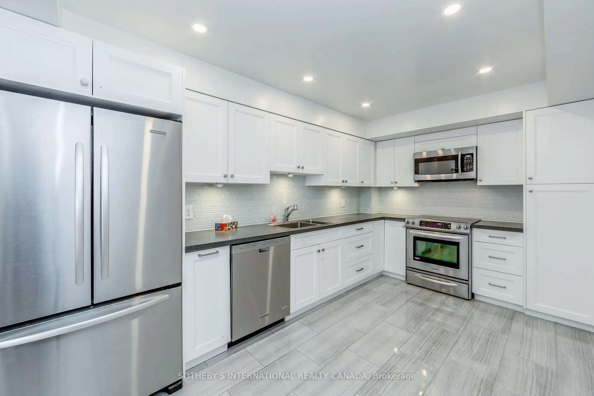Photo 14 of Unit 1502, 175 Cumberland Street, Toronto, The Annex — HOMEH