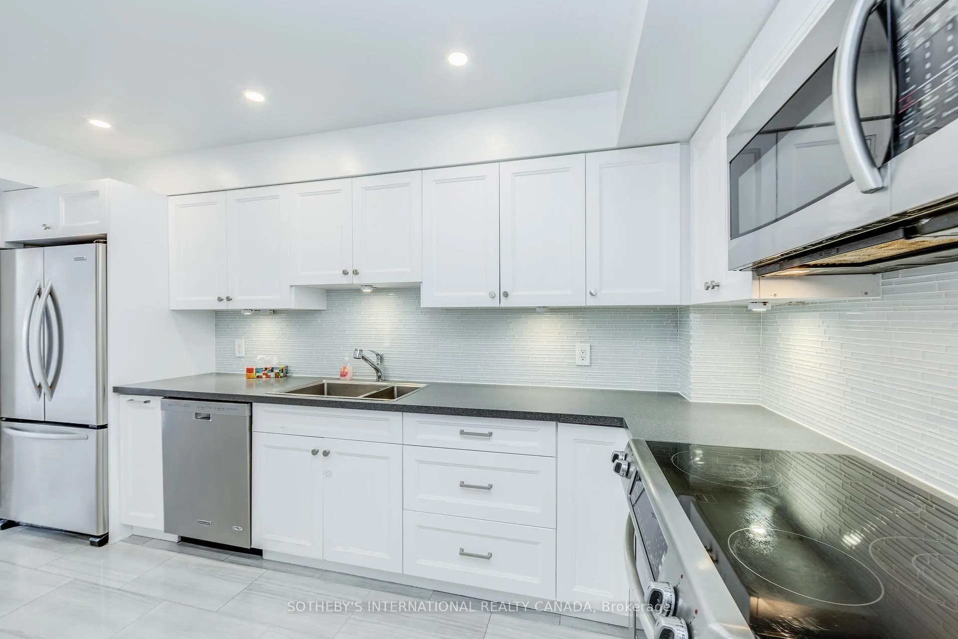 Photo 15 of Unit 1502, 175 Cumberland Street, Toronto, The Annex — HOMEH
