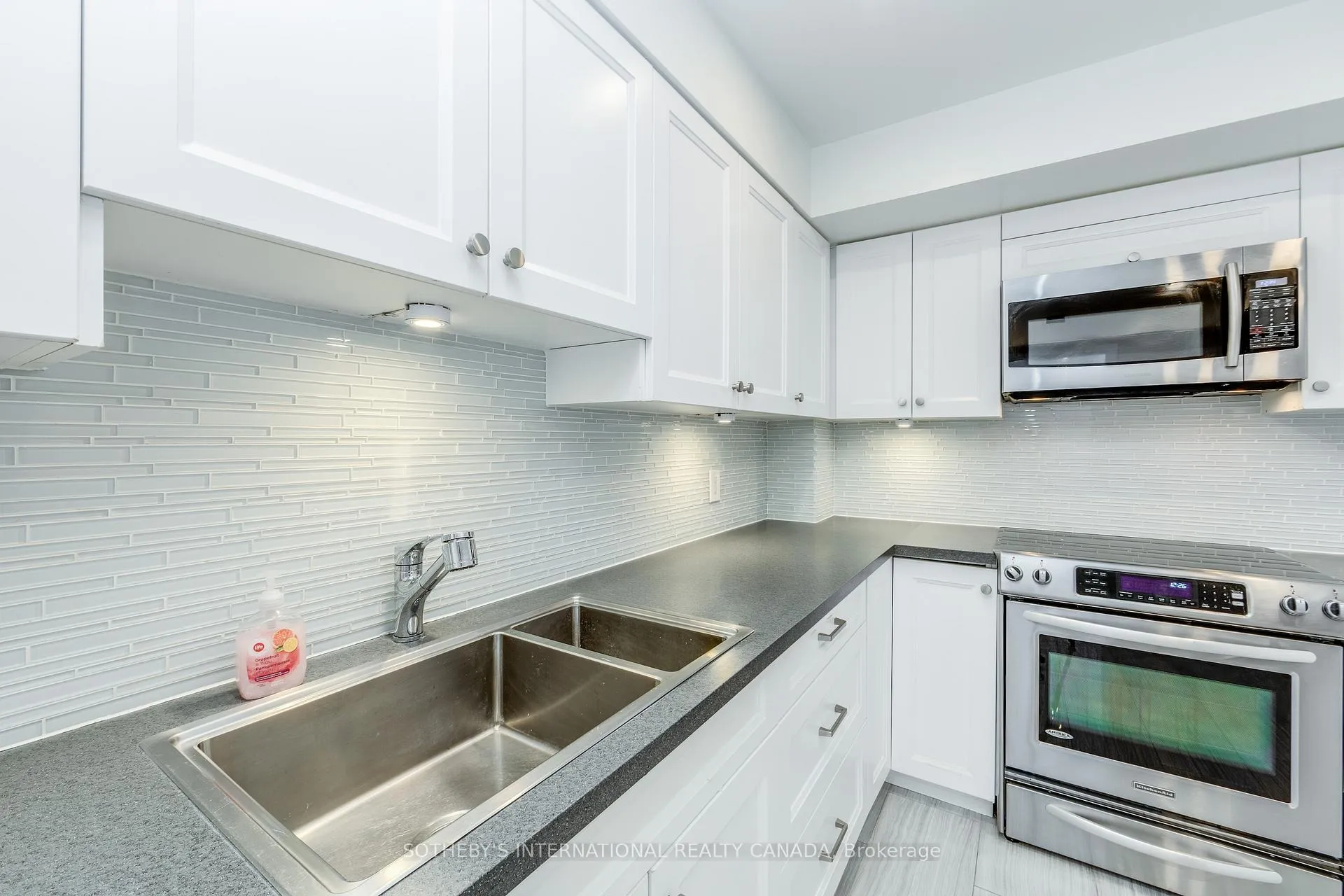 Photo 17 of Unit 1502, 175 Cumberland Street, Toronto, The Annex — HOMEH