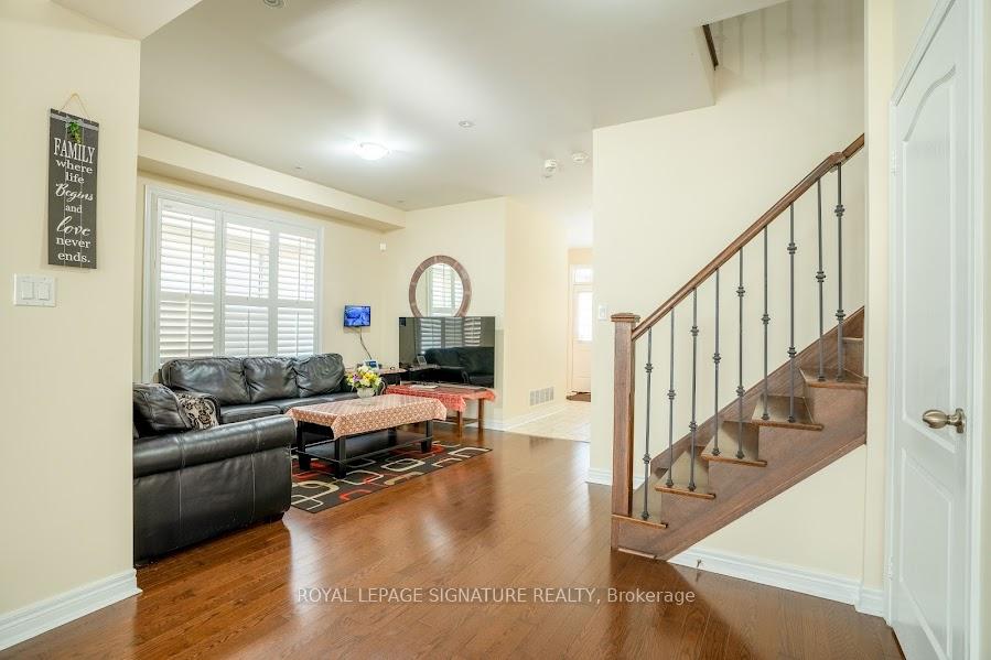 Photo 12 of 48 Dancing Waters Road, Brampton, Bram West — HOMEH