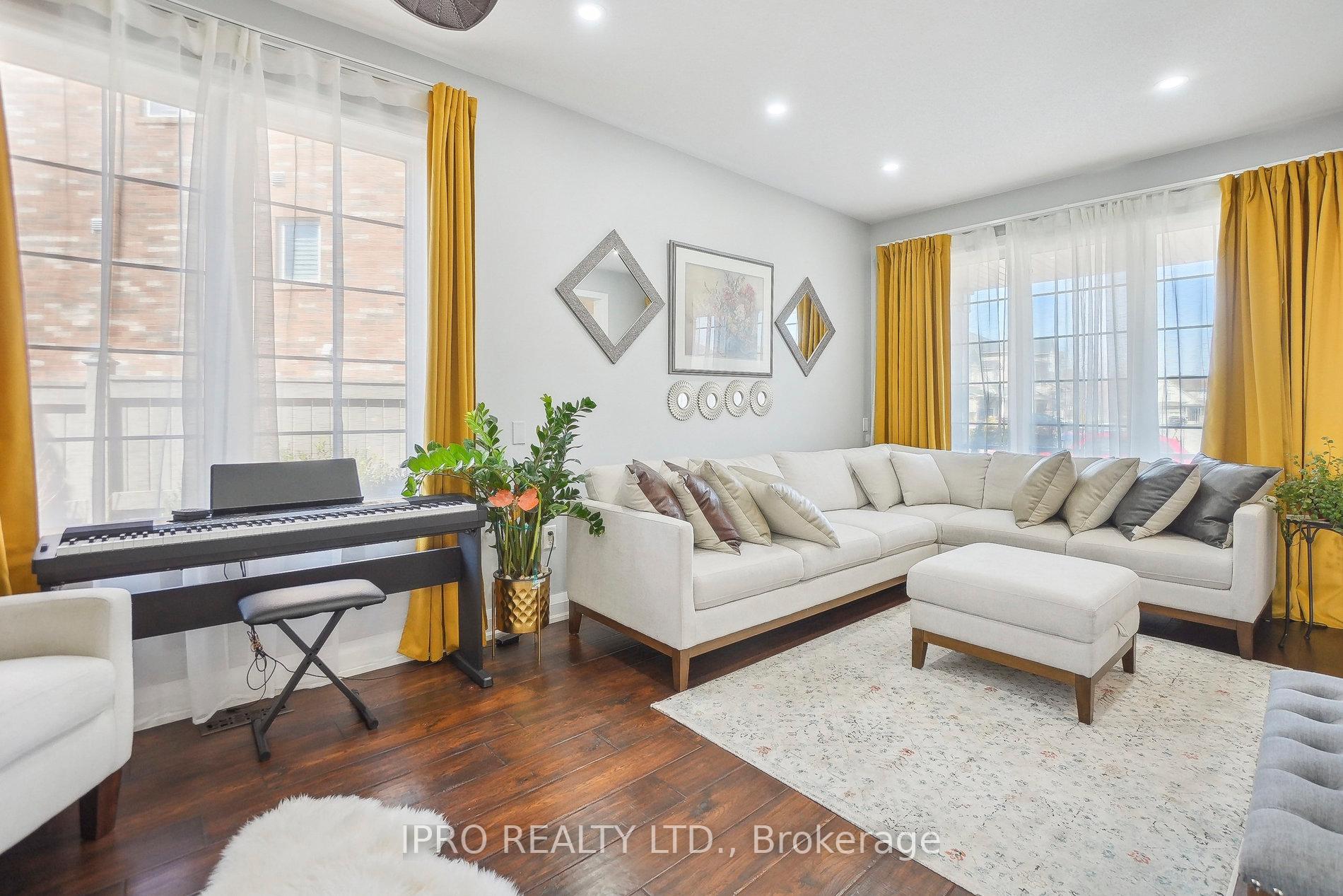 Photo 9 of 49 Monza Drive, Hamilton, Winona Park — HOMEH
