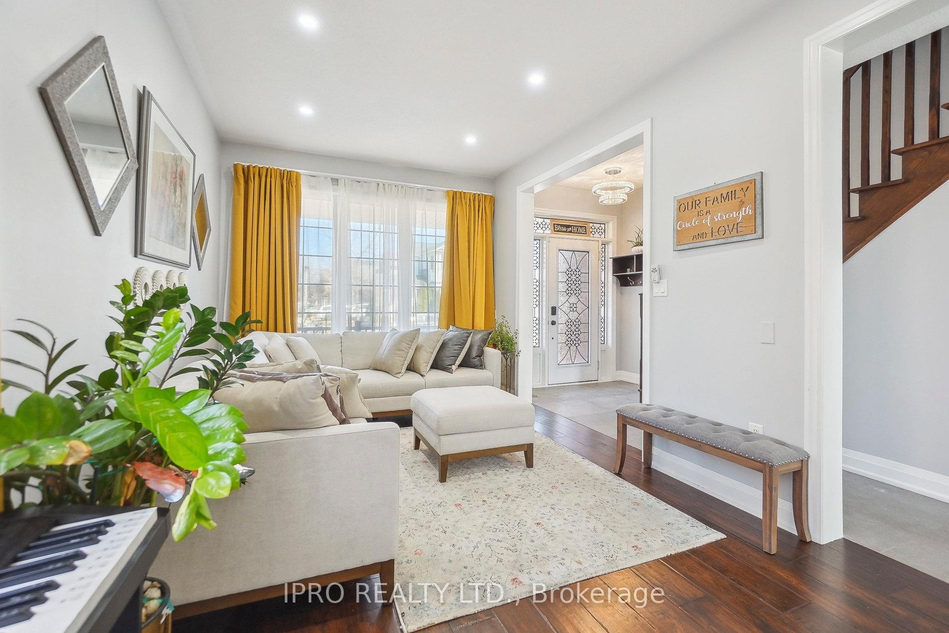 Photo 10 of 49 Monza Drive, Hamilton, Winona Park — HOMEH