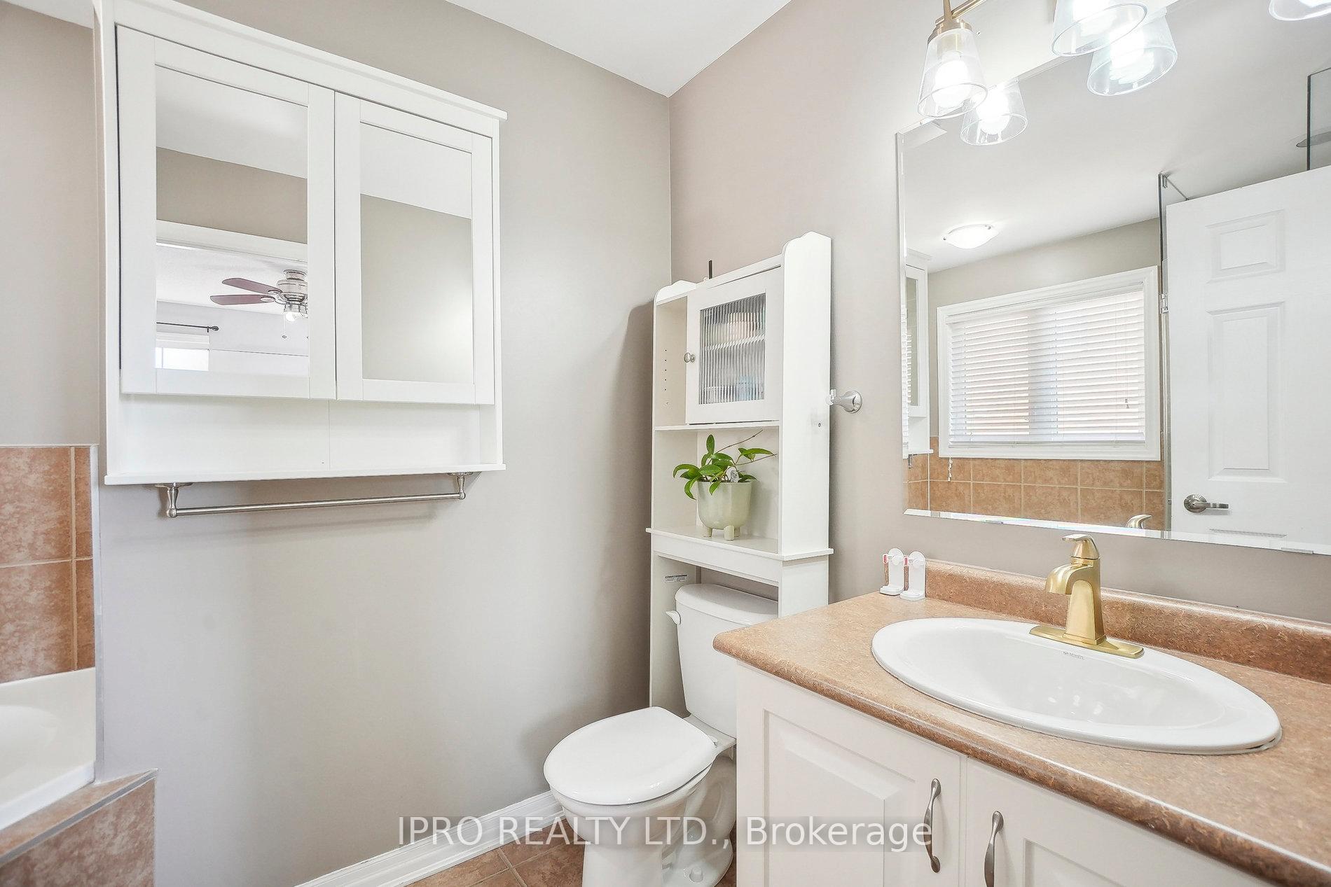 Photo 26 of 49 Monza Drive, Hamilton, Winona Park — HOMEH
