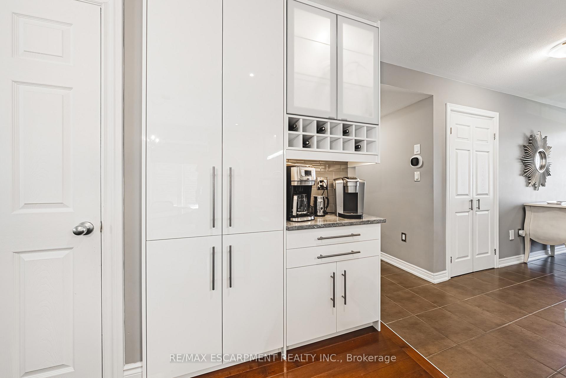 Photo 9 of 32 Menton Drive, Hamilton, Ancaster — HOMEH