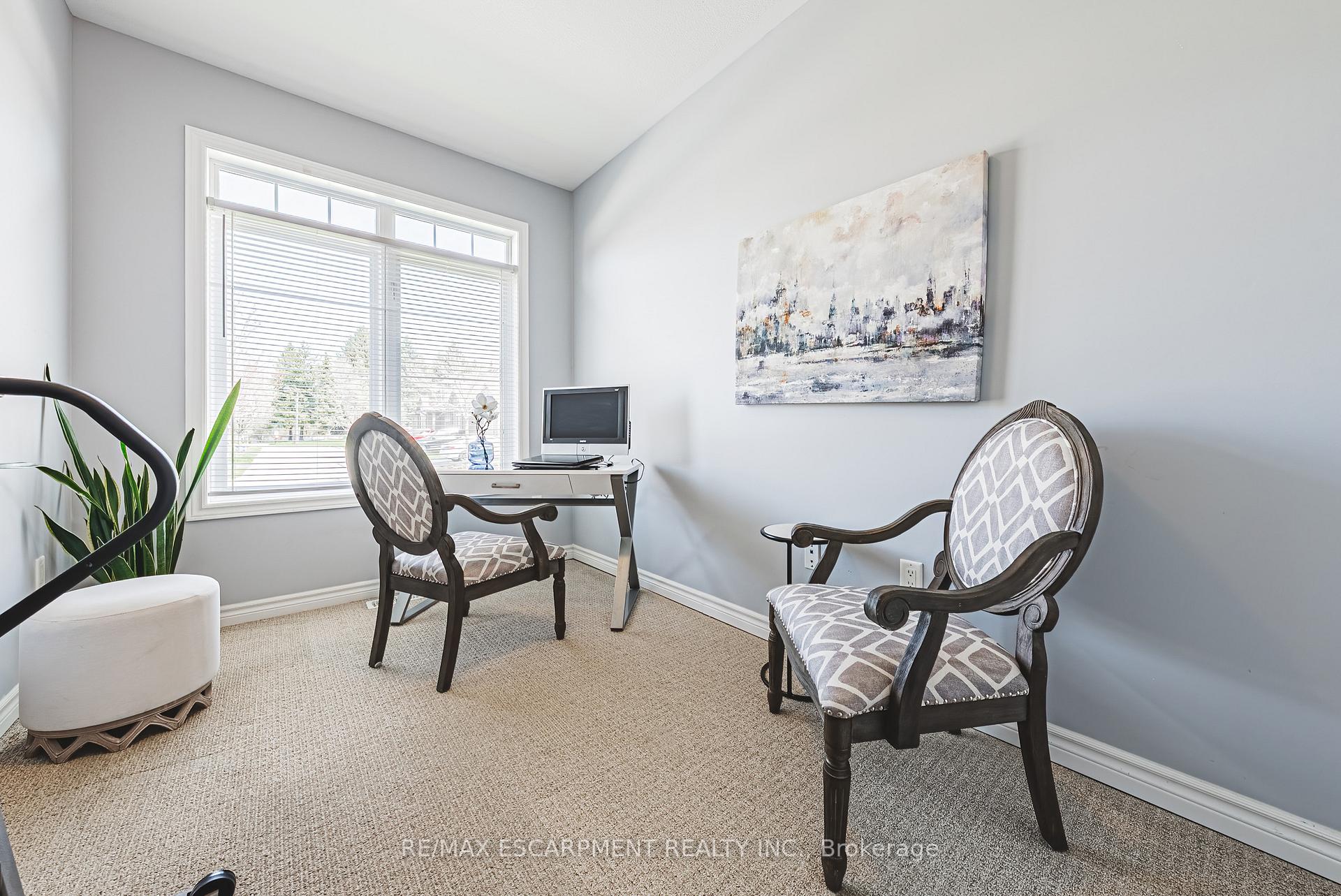 Photo 10 of 32 Menton Drive, Hamilton, Ancaster — HOMEH