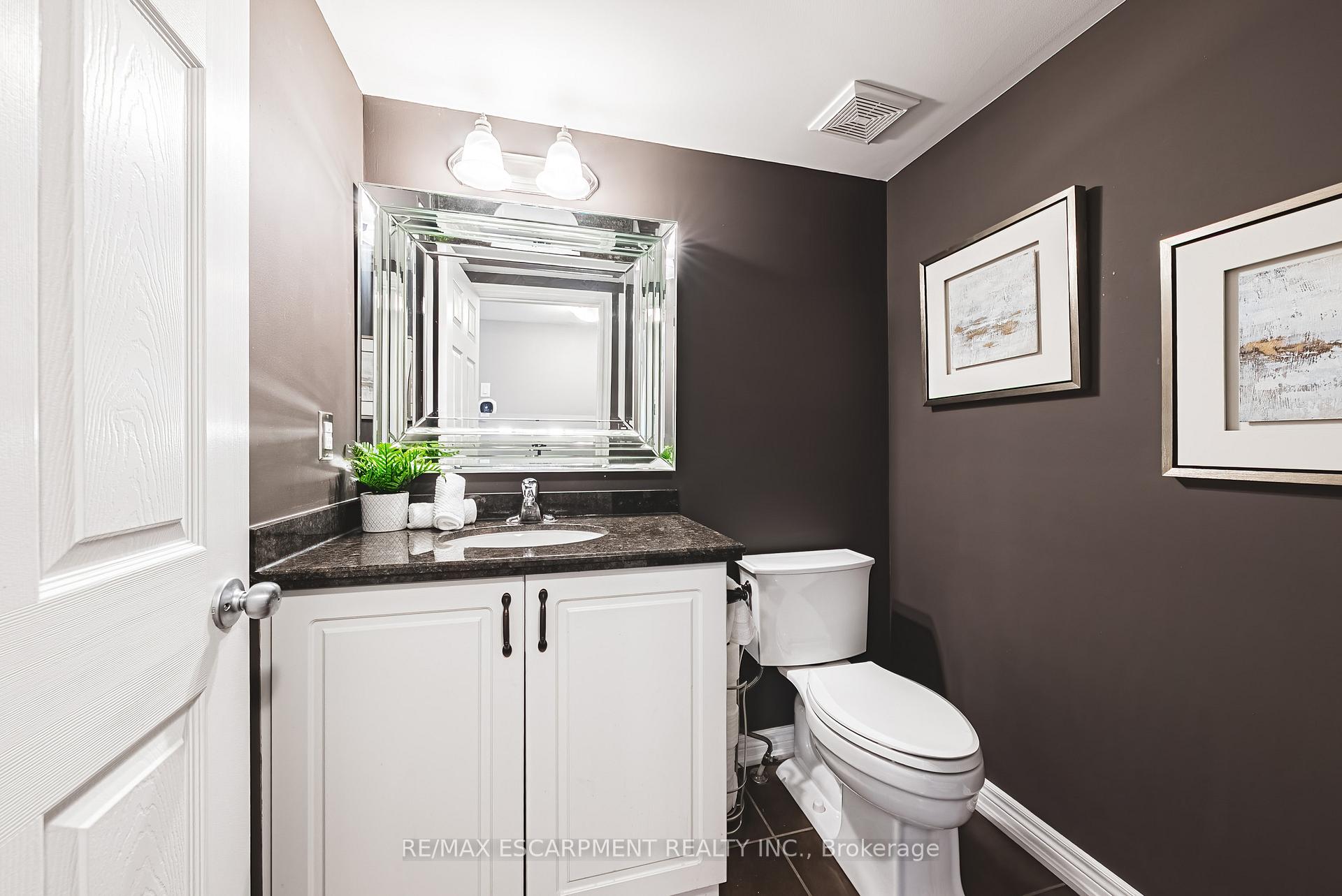 Photo 12 of 32 Menton Drive, Hamilton, Ancaster — HOMEH