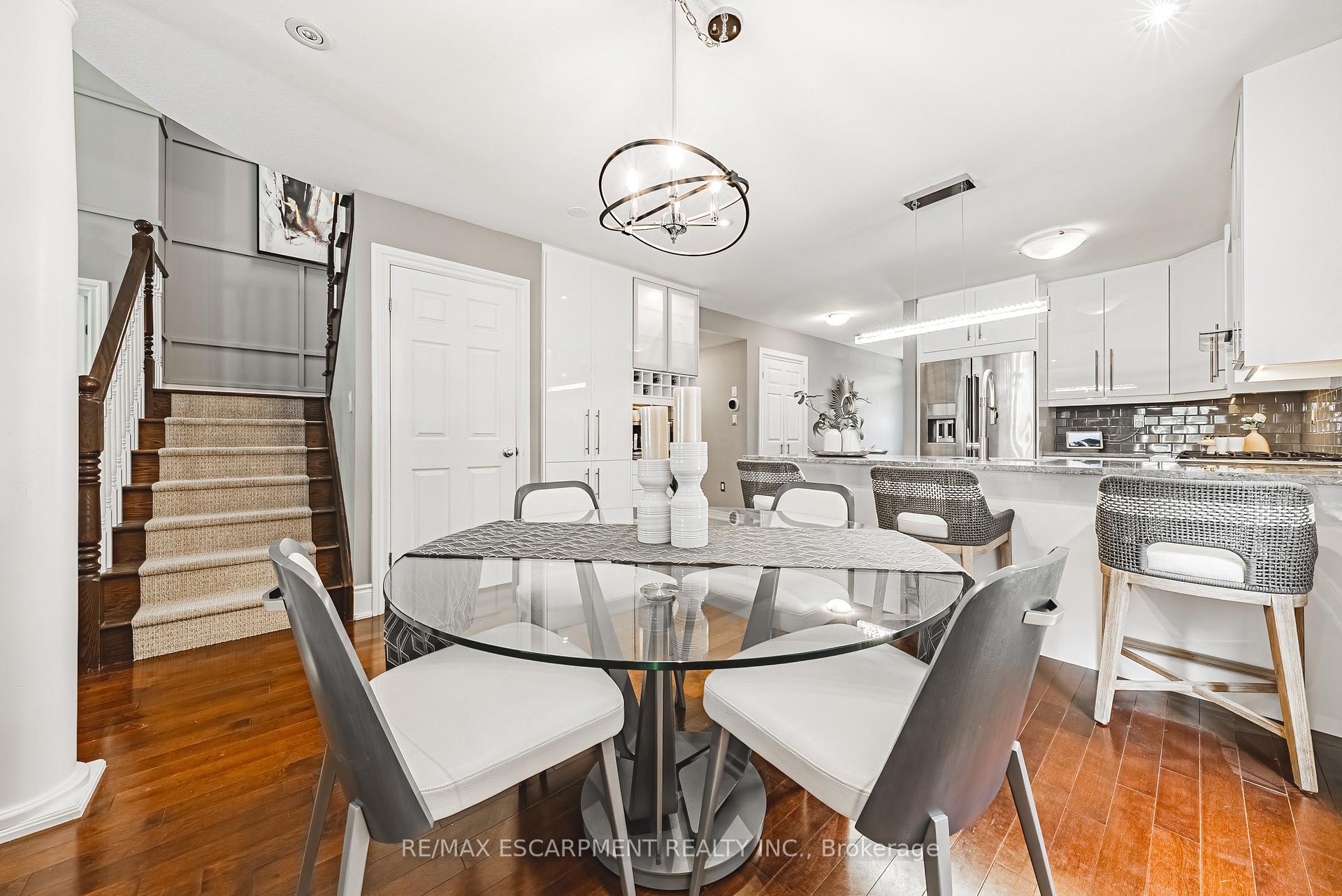 Photo 13 of 32 Menton Drive, Hamilton, Ancaster — HOMEH