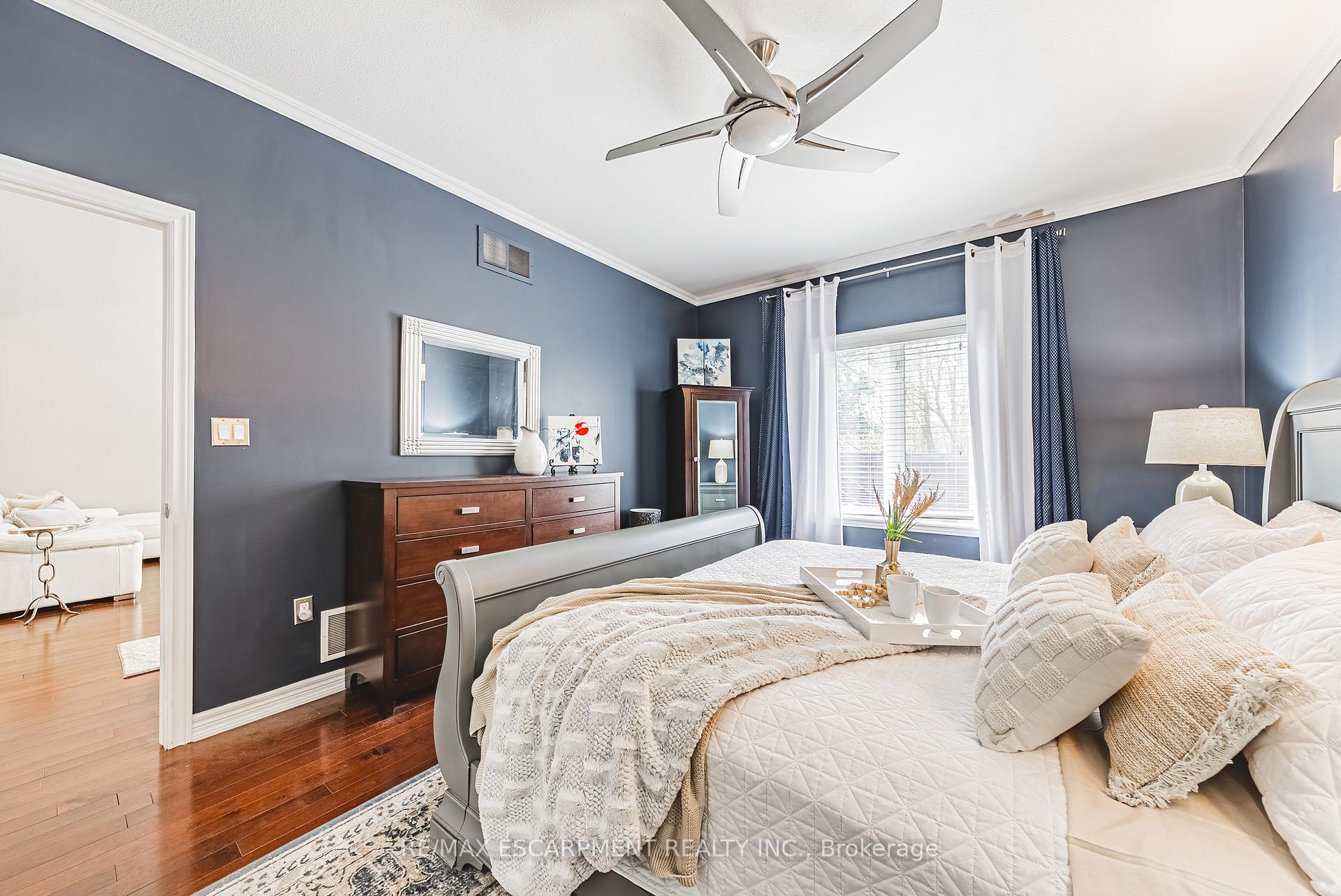 Photo 20 of 32 Menton Drive, Hamilton, Ancaster — HOMEH