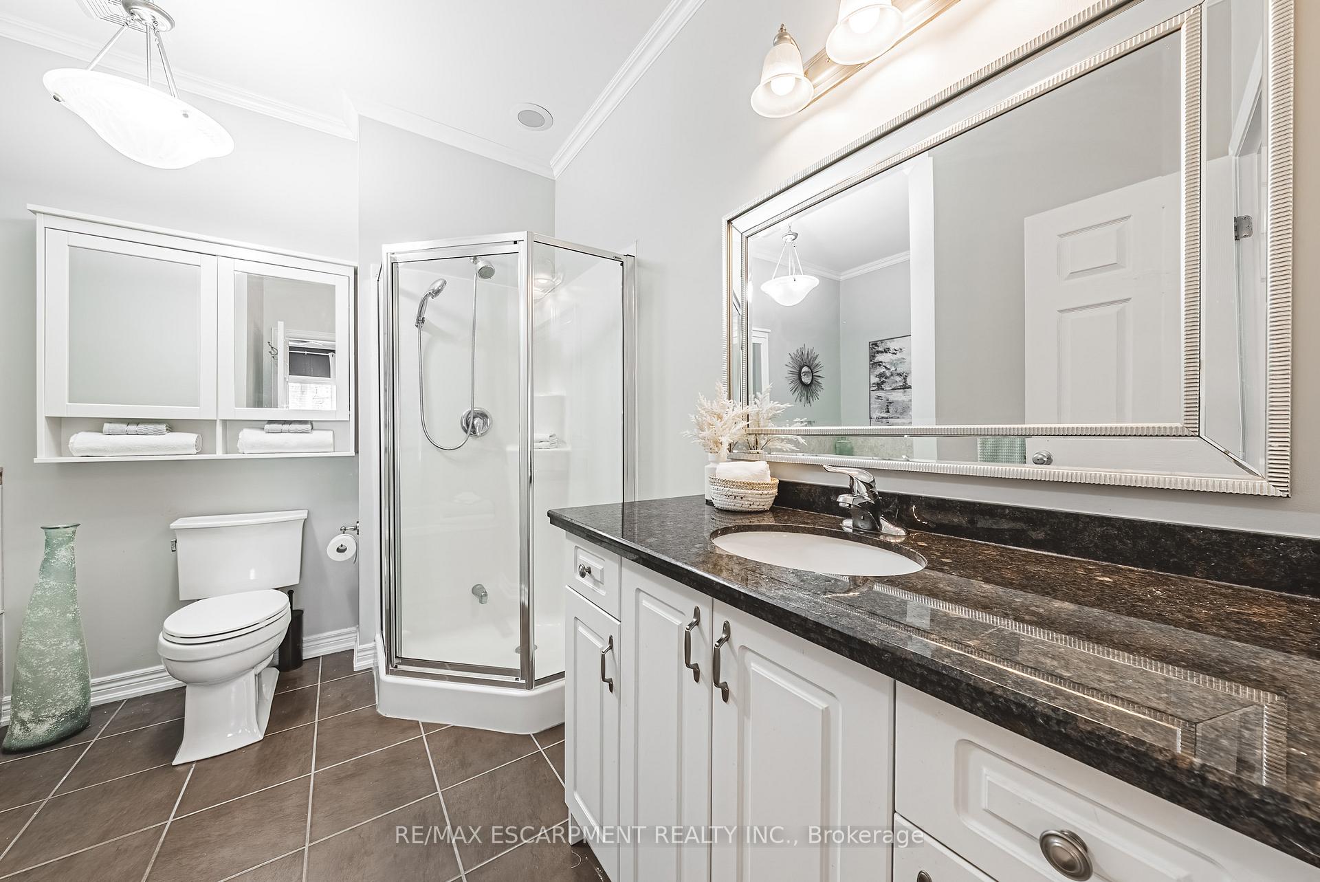 Photo 21 of 32 Menton Drive, Hamilton, Ancaster — HOMEH