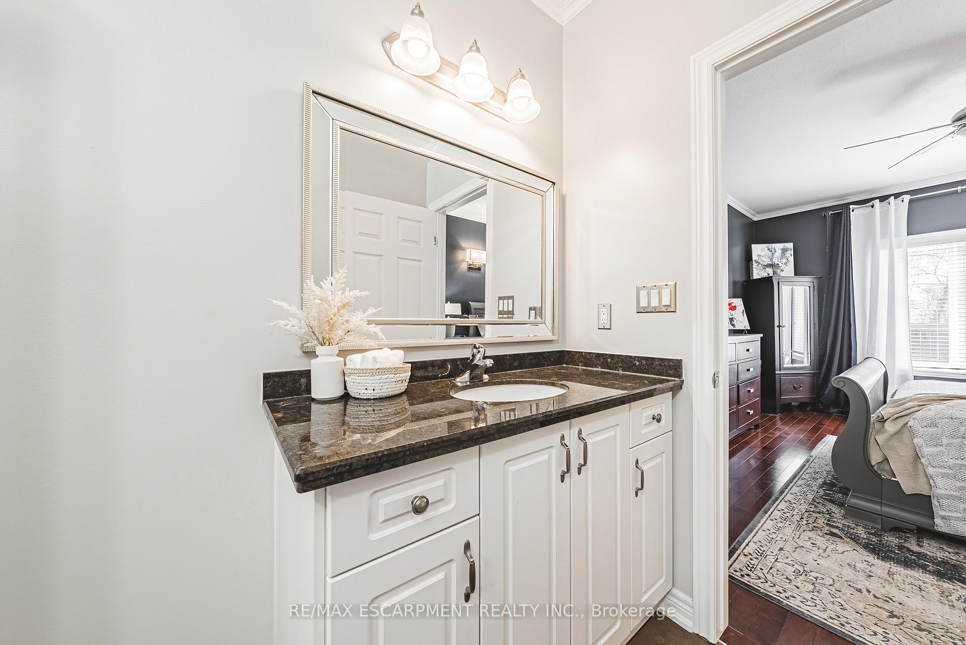 Photo 22 of 32 Menton Drive, Hamilton, Ancaster — HOMEH