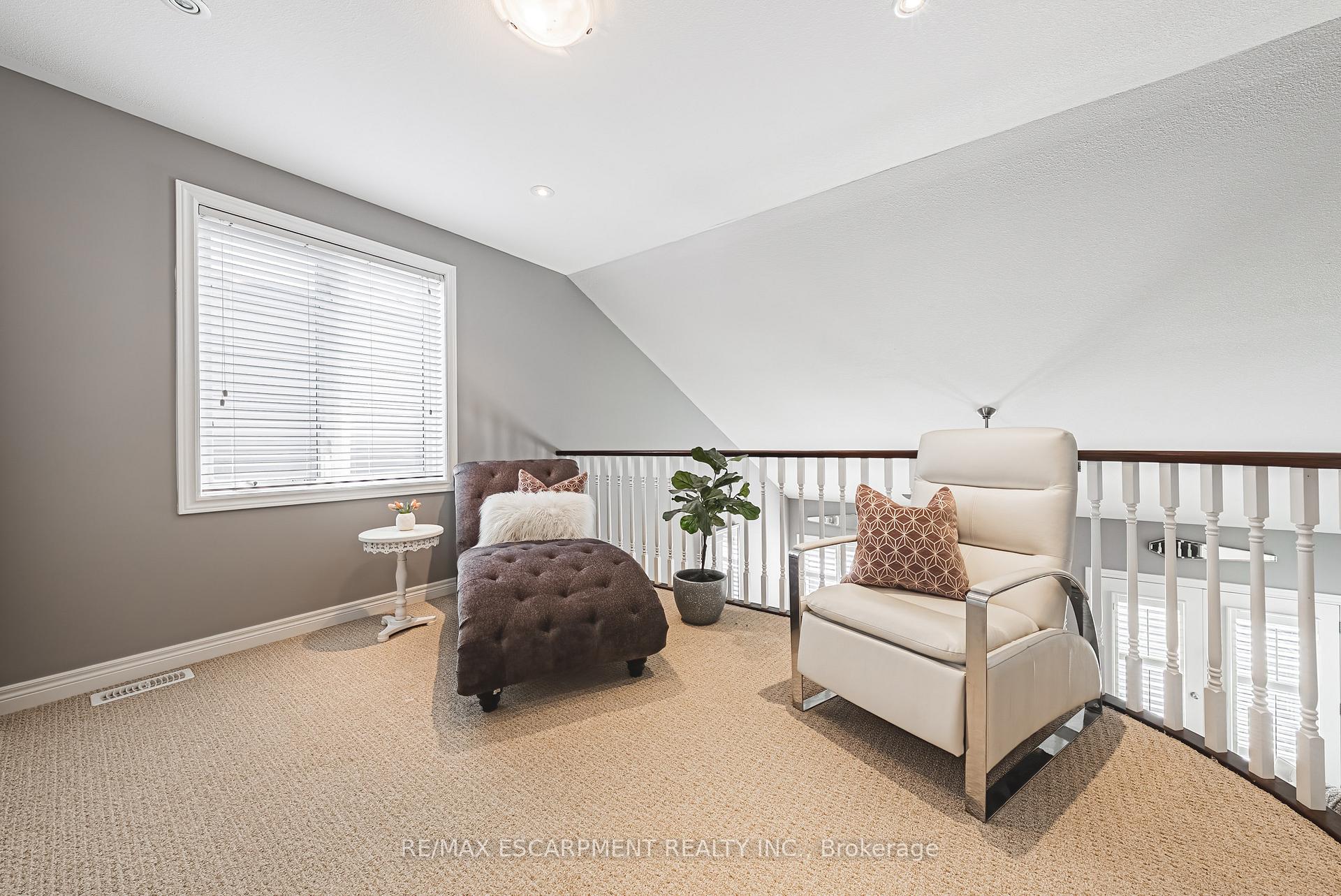 Photo 28 of 32 Menton Drive, Hamilton, Ancaster — HOMEH