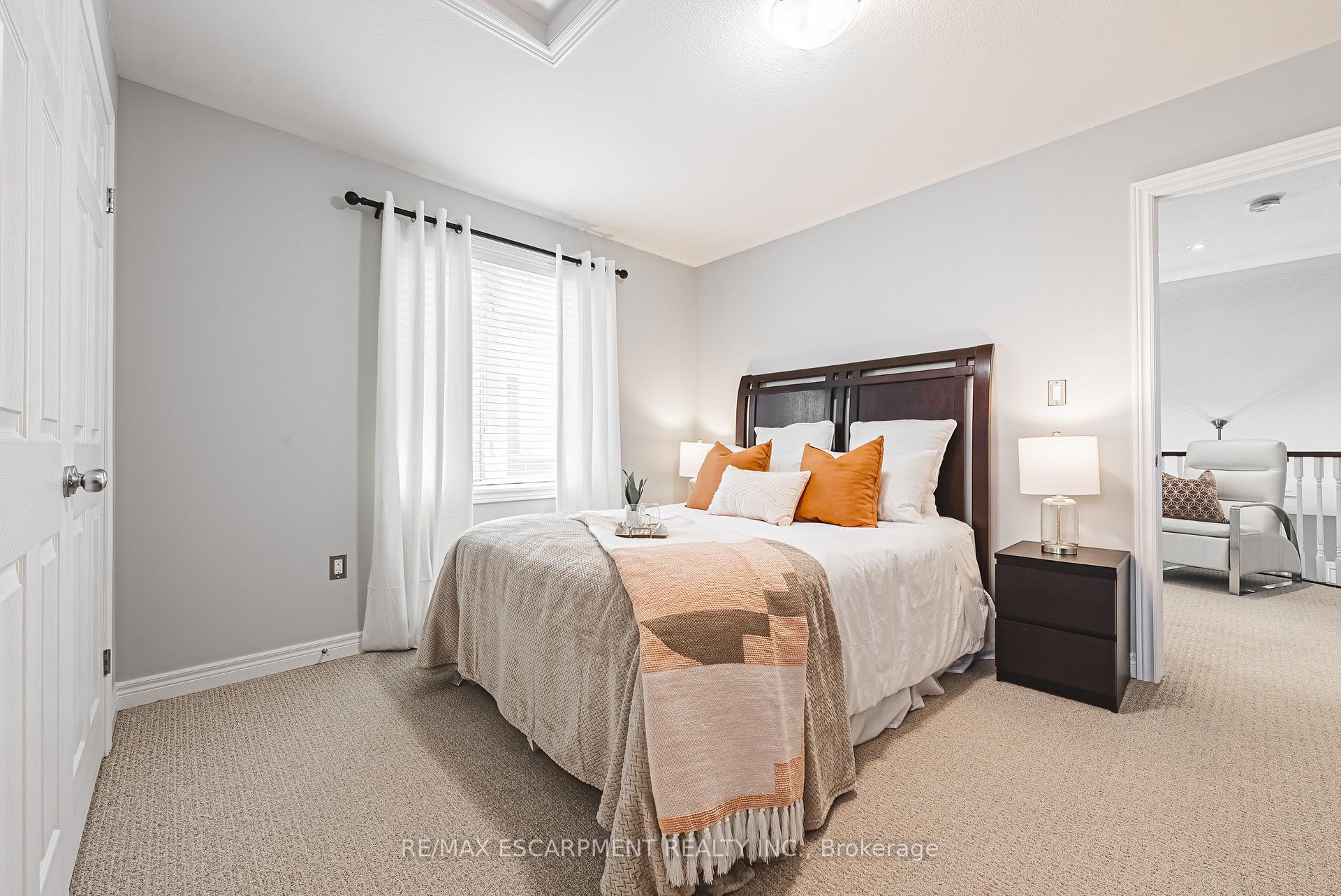 Photo 31 of 32 Menton Drive, Hamilton, Ancaster — HOMEH