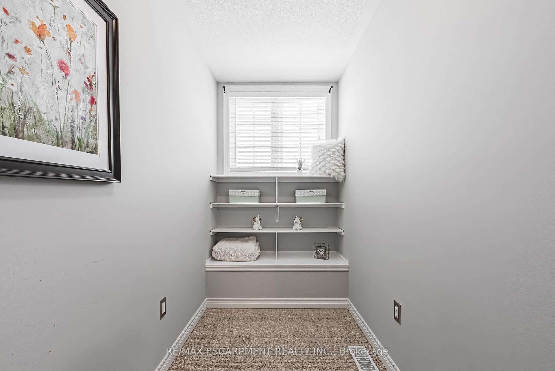 Photo 33 of 32 Menton Drive, Hamilton, Ancaster — HOMEH