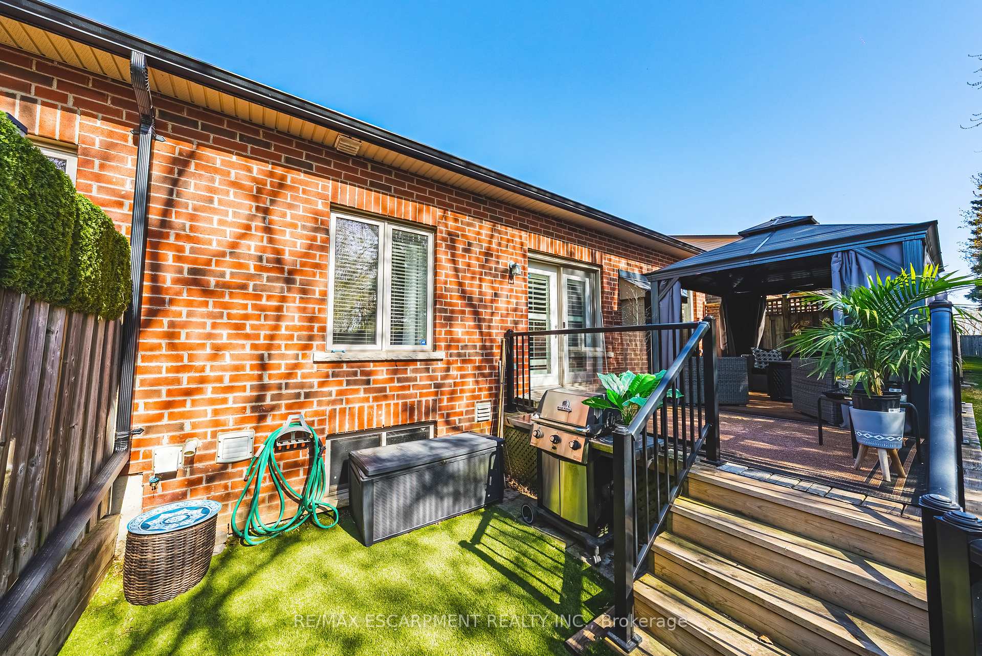 Photo 34 of 32 Menton Drive, Hamilton, Ancaster — HOMEH