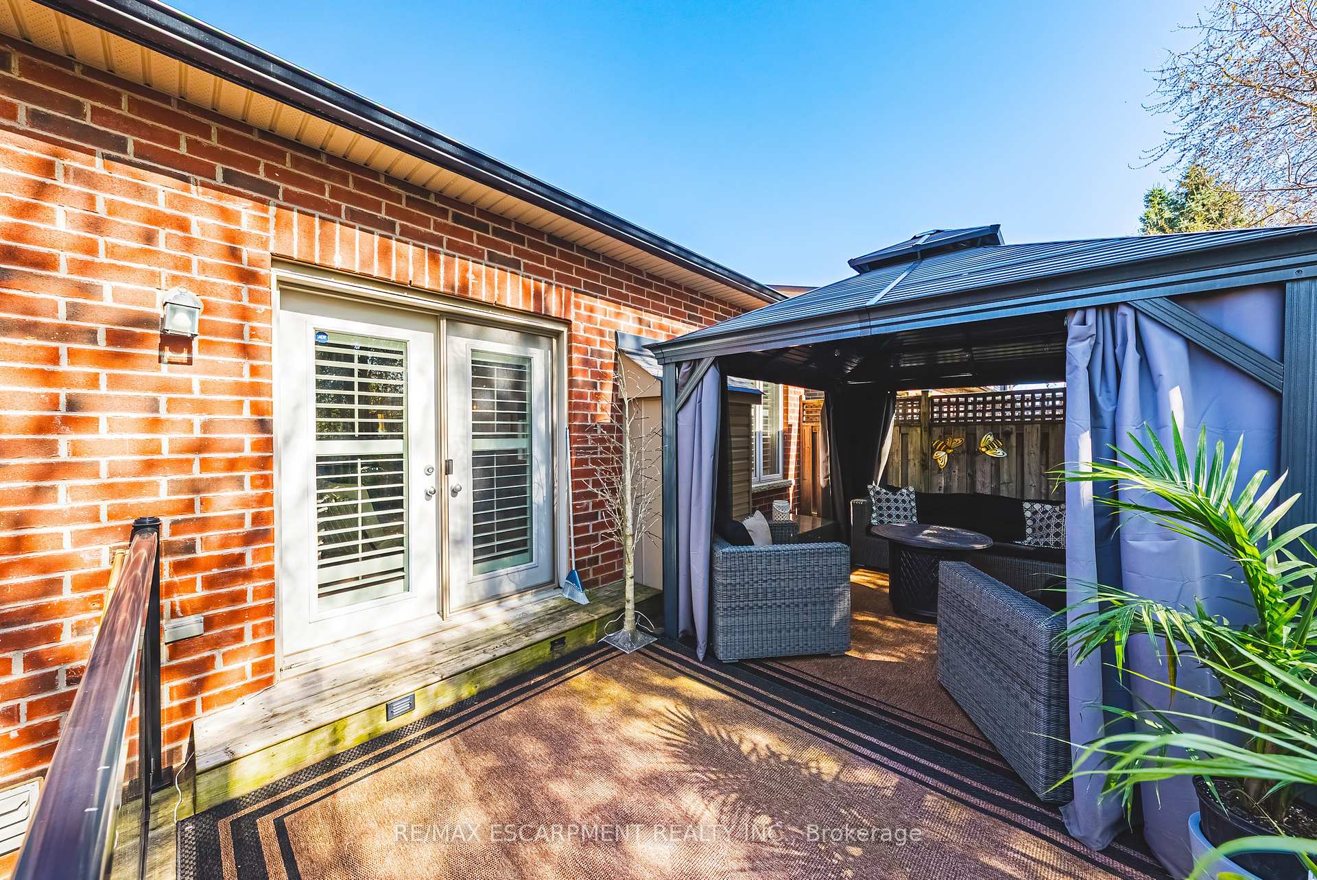 Photo 35 of 32 Menton Drive, Hamilton, Ancaster — HOMEH