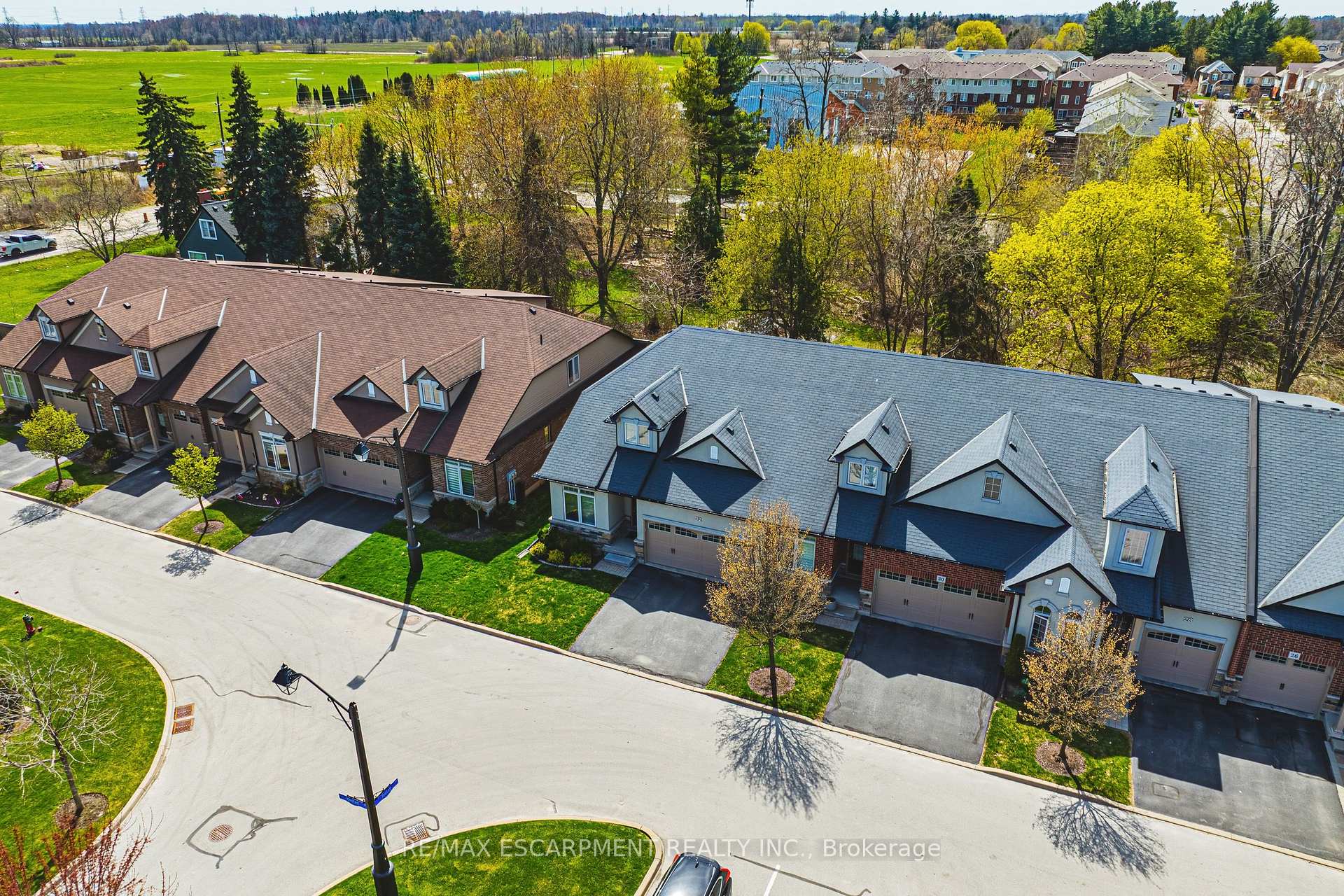 Photo 38 of 32 Menton Drive, Hamilton, Ancaster — HOMEH