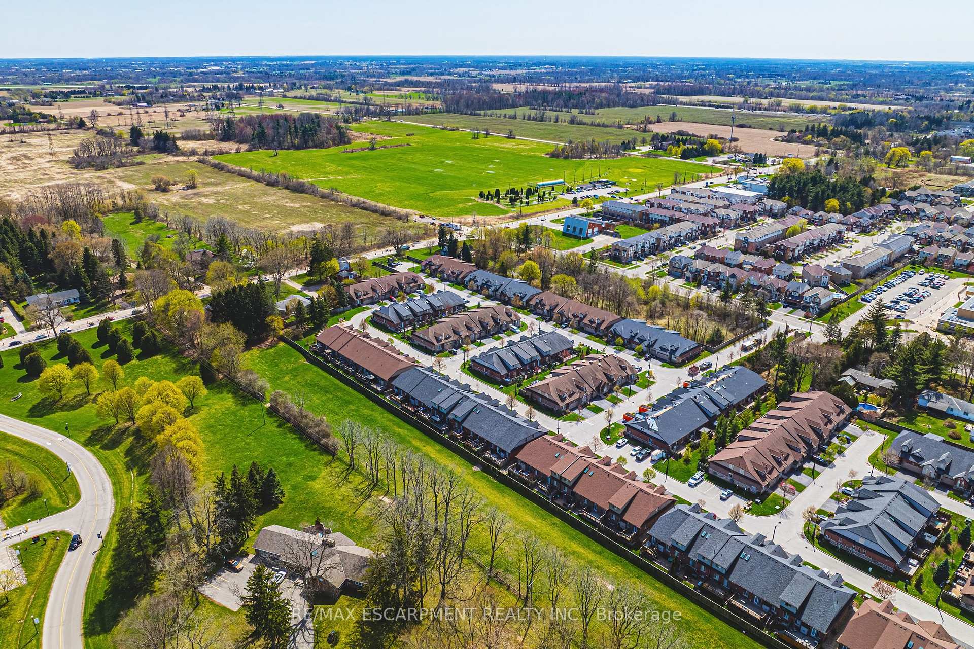 Photo 39 of 32 Menton Drive, Hamilton, Ancaster — HOMEH