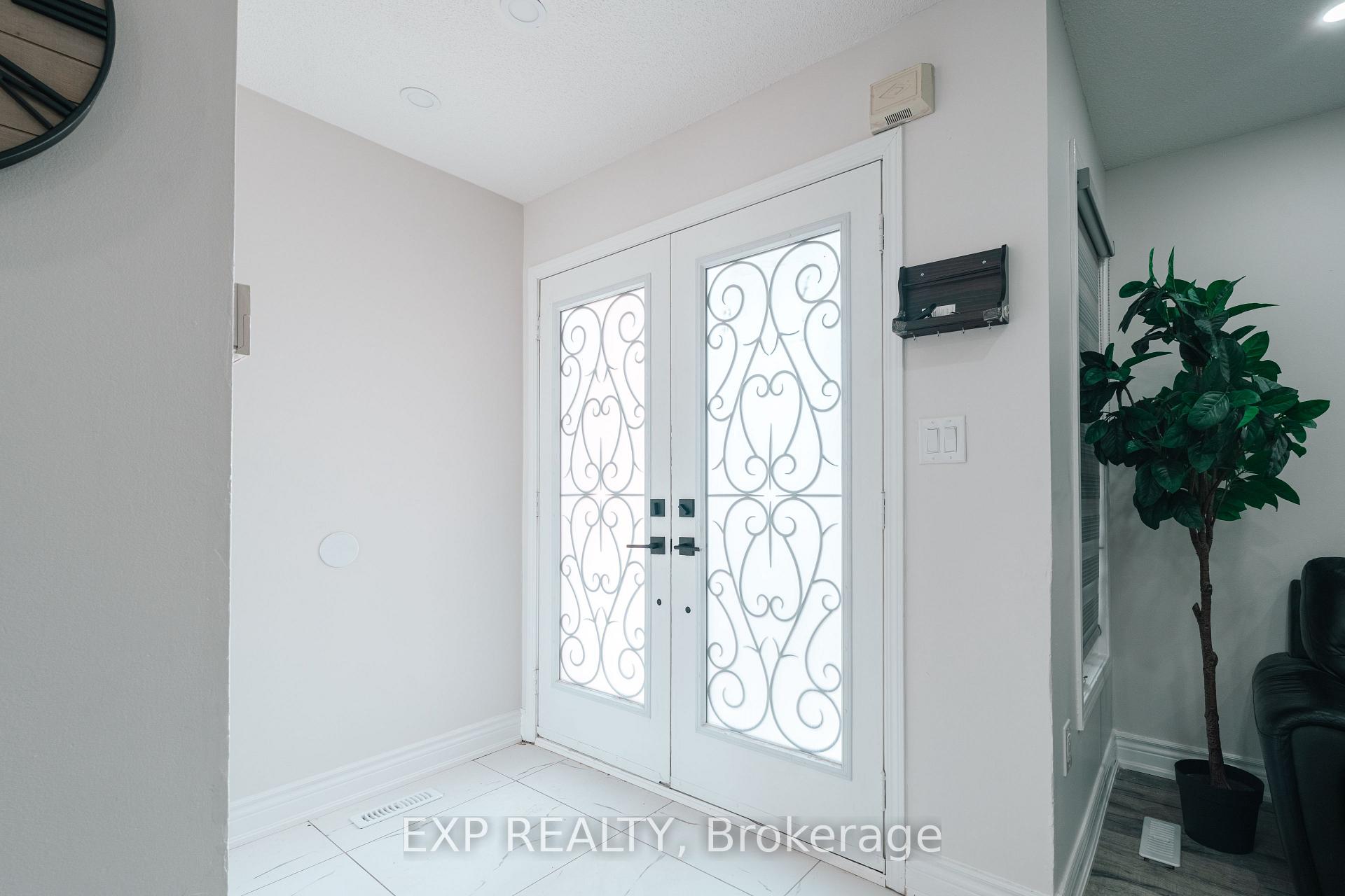 Photo 4 of 24 Mount Ranier Crescent, Brampton, Sandringham-Wellington — HOMEH