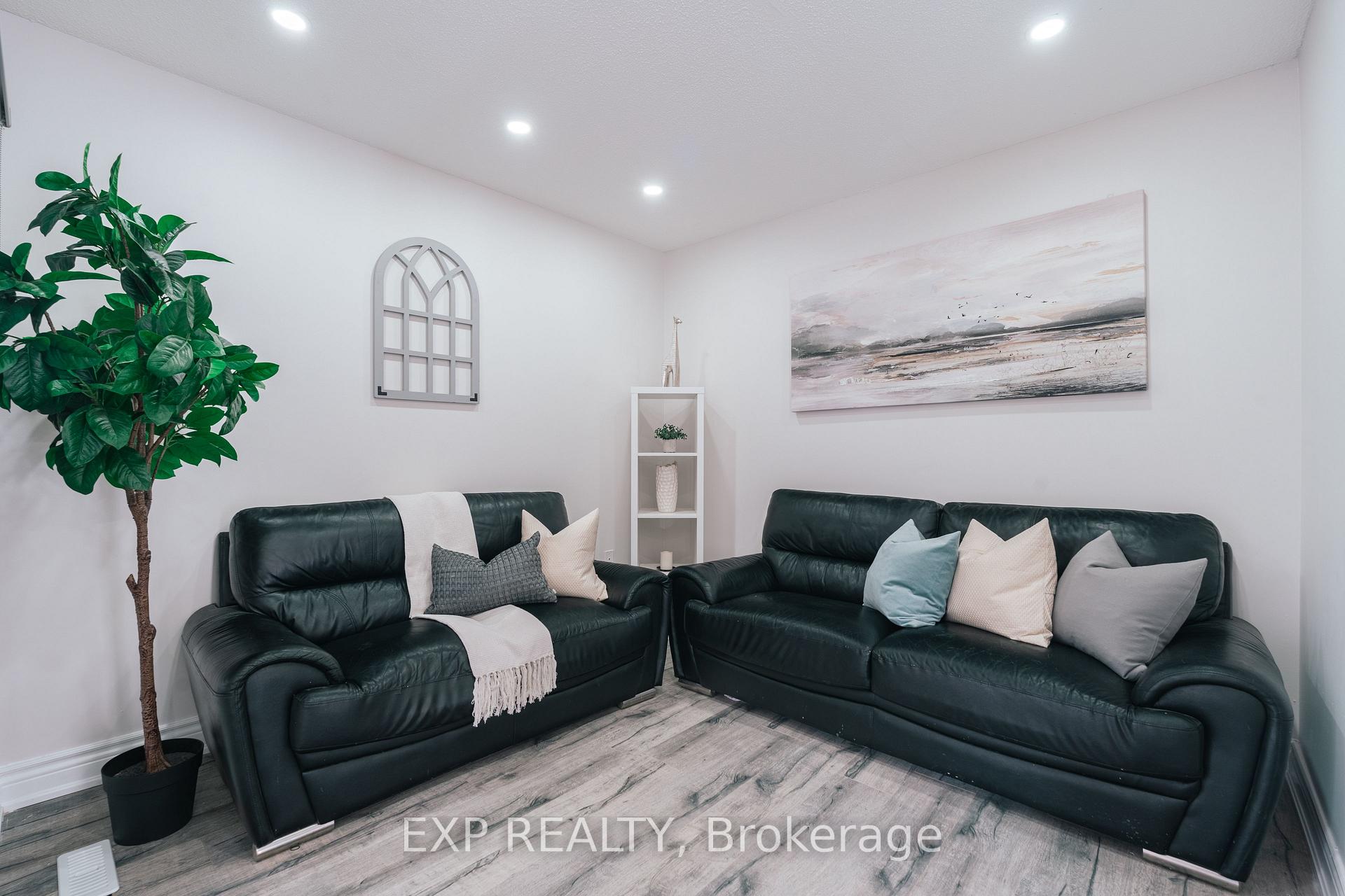 Photo 5 of 24 Mount Ranier Crescent, Brampton, Sandringham-Wellington — HOMEH