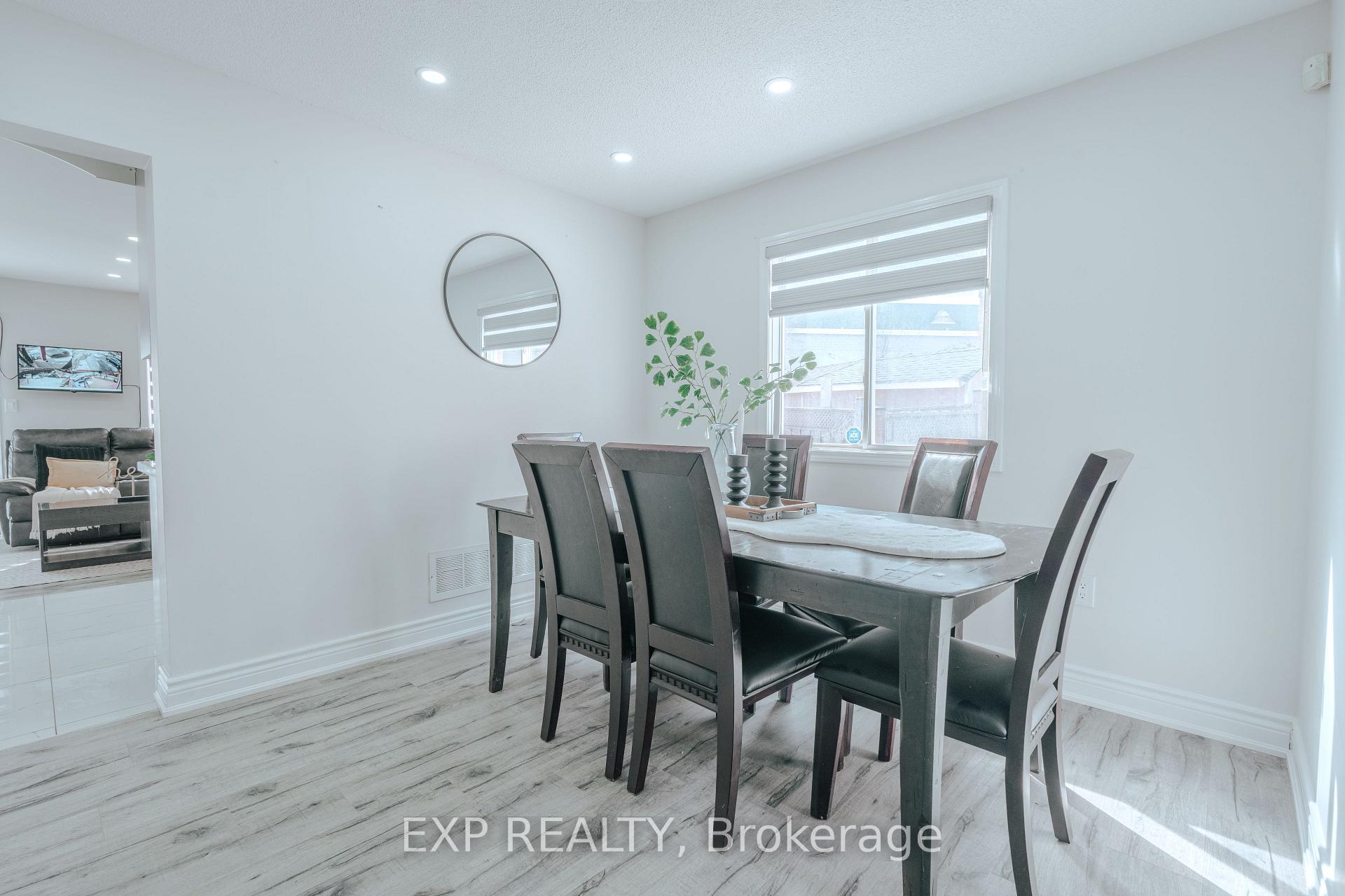 Photo 7 of 24 Mount Ranier Crescent, Brampton, Sandringham-Wellington — HOMEH