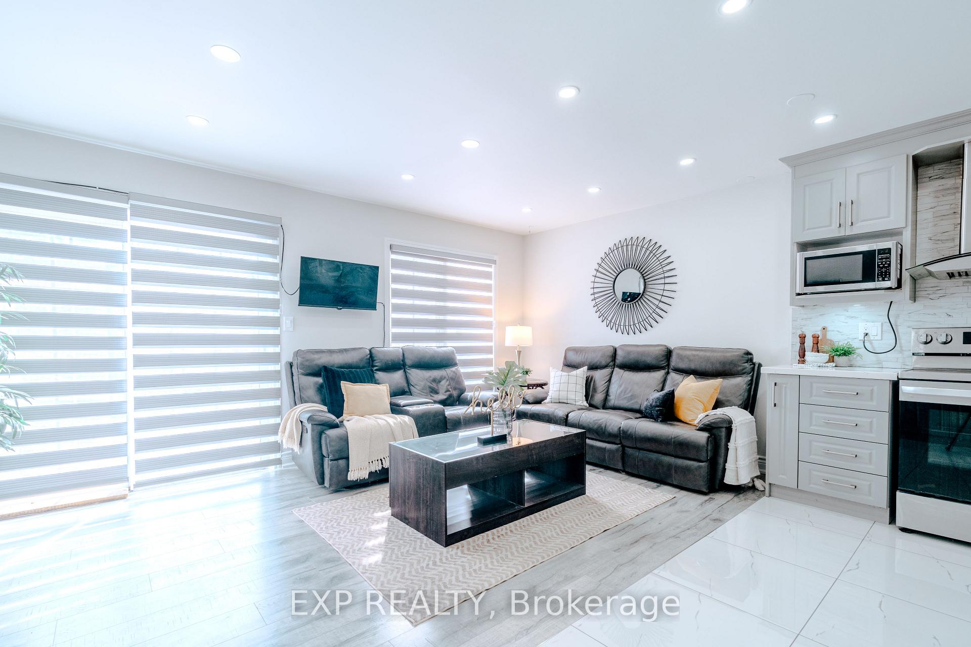 Photo 9 of 24 Mount Ranier Crescent, Brampton, Sandringham-Wellington — HOMEH