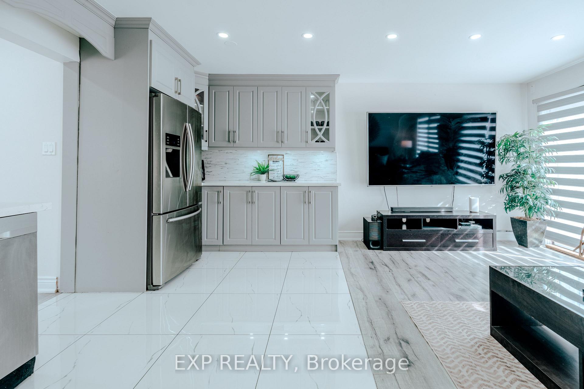 Photo 12 of 24 Mount Ranier Crescent, Brampton, Sandringham-Wellington — HOMEH