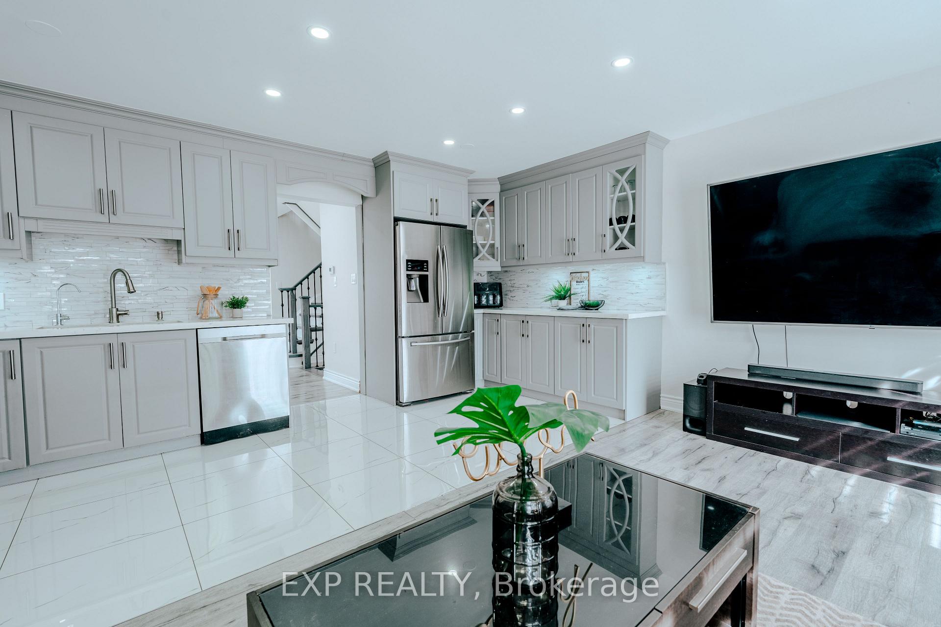 Photo 13 of 24 Mount Ranier Crescent, Brampton, Sandringham-Wellington — HOMEH